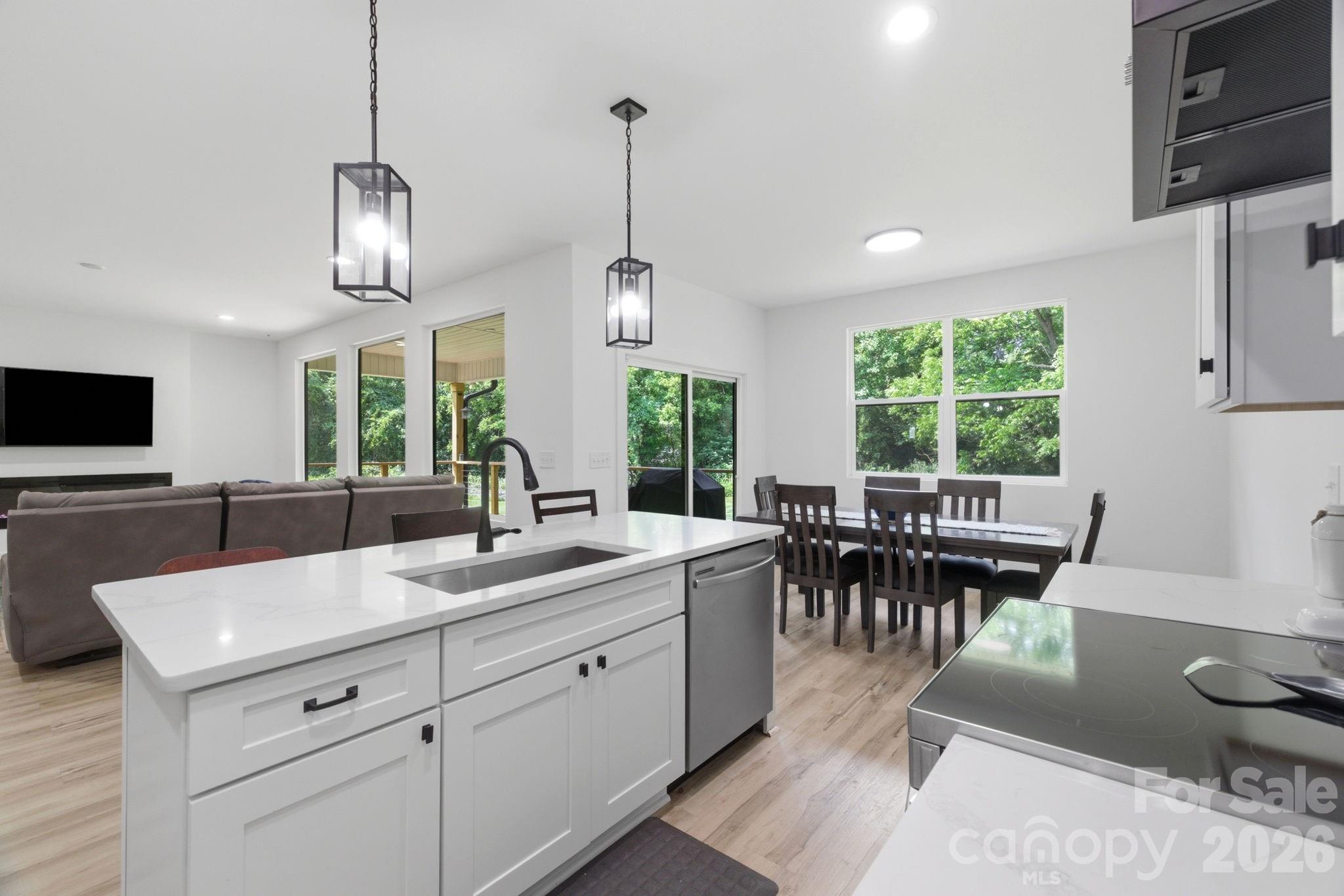 1906 Maius Drive Property Photo 16