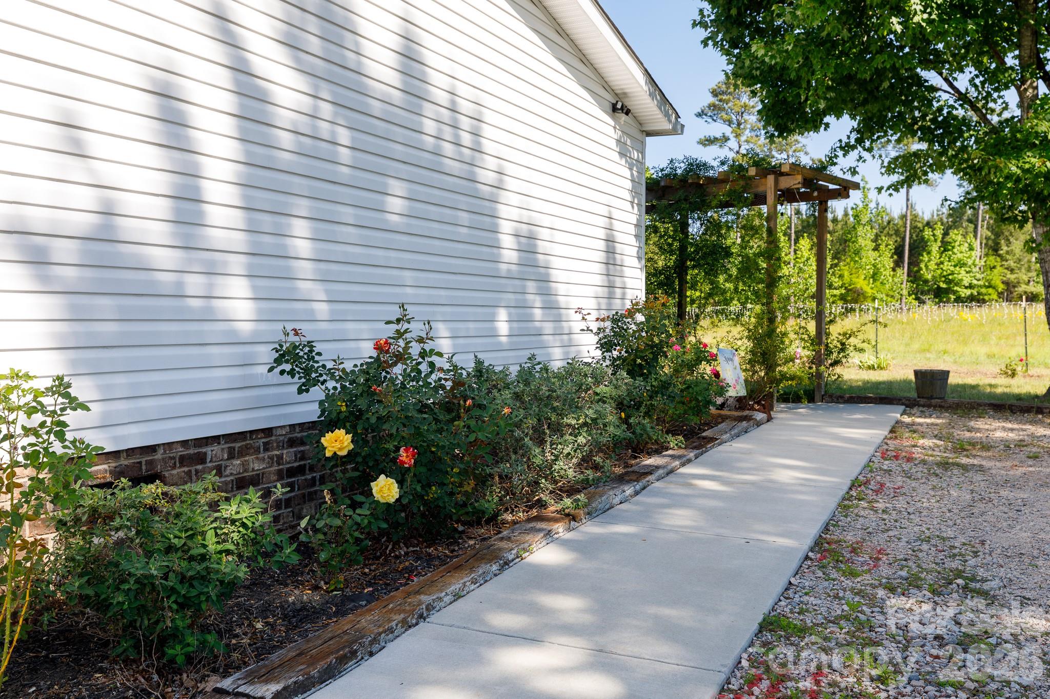 1283 Countryside Drive Property Photo 4