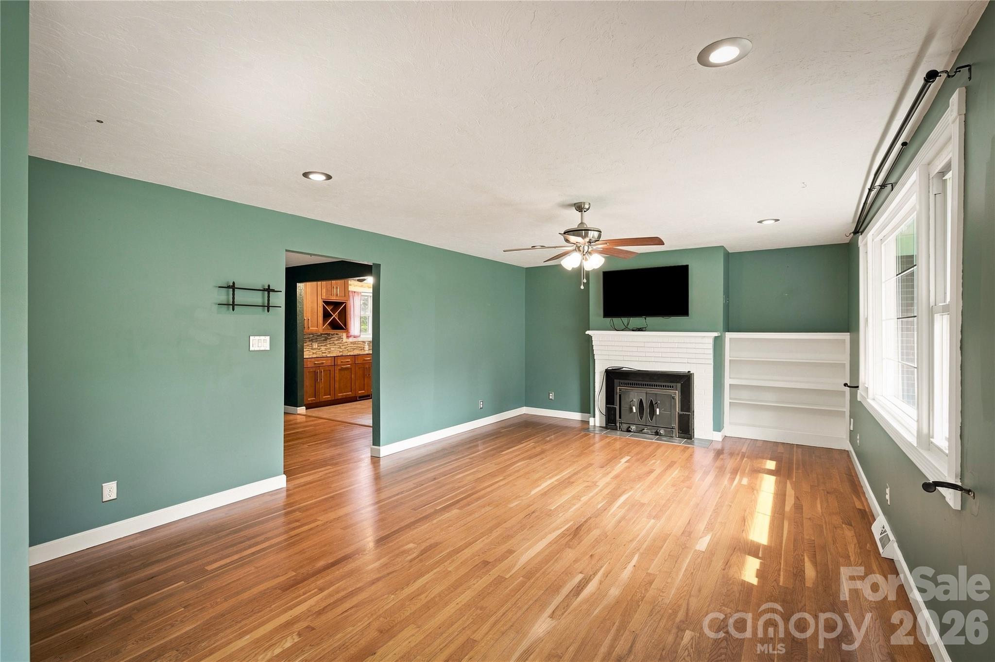 200 Falls Street Property Photo 2