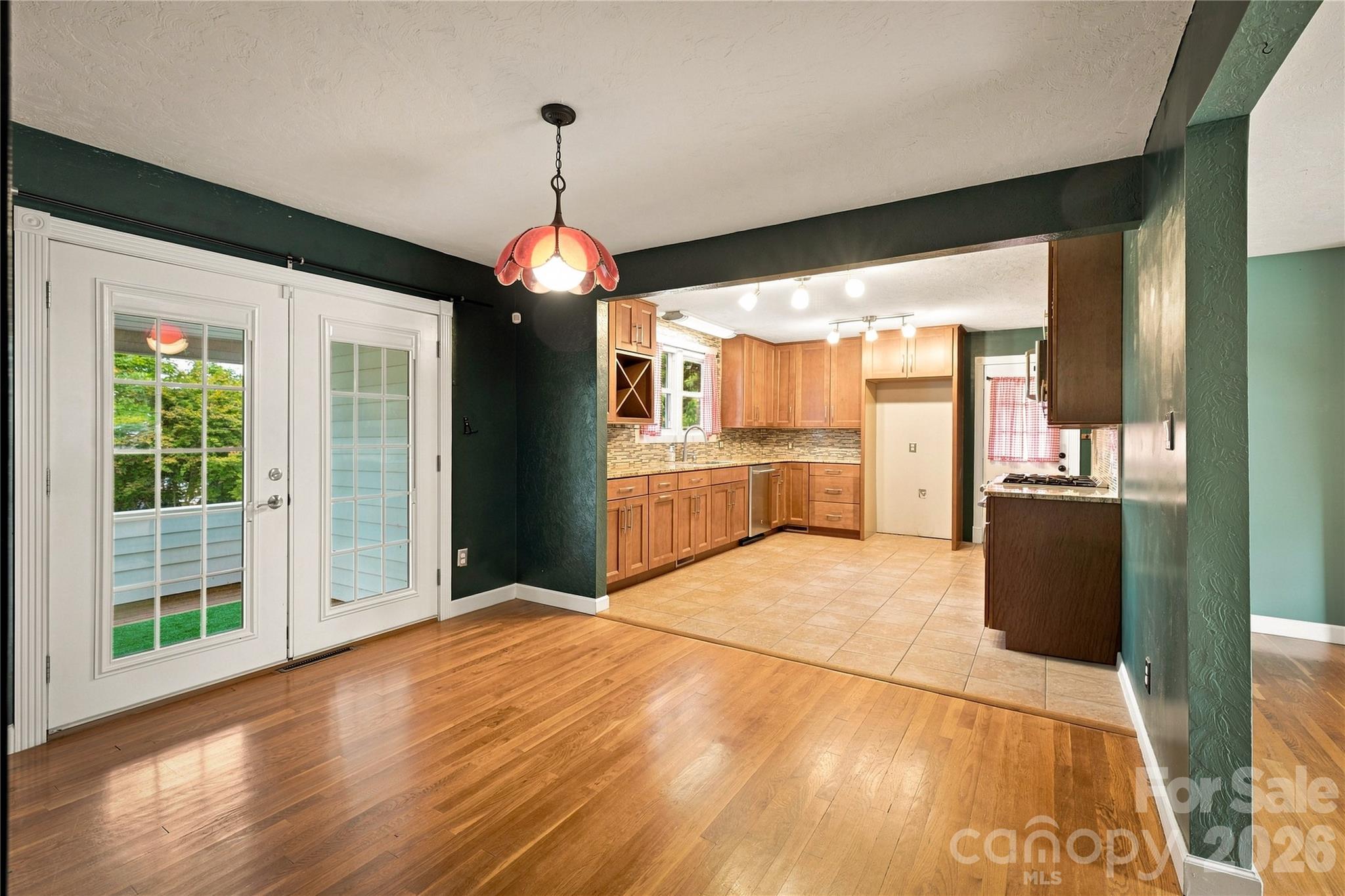 200 Falls Street Property Photo 4