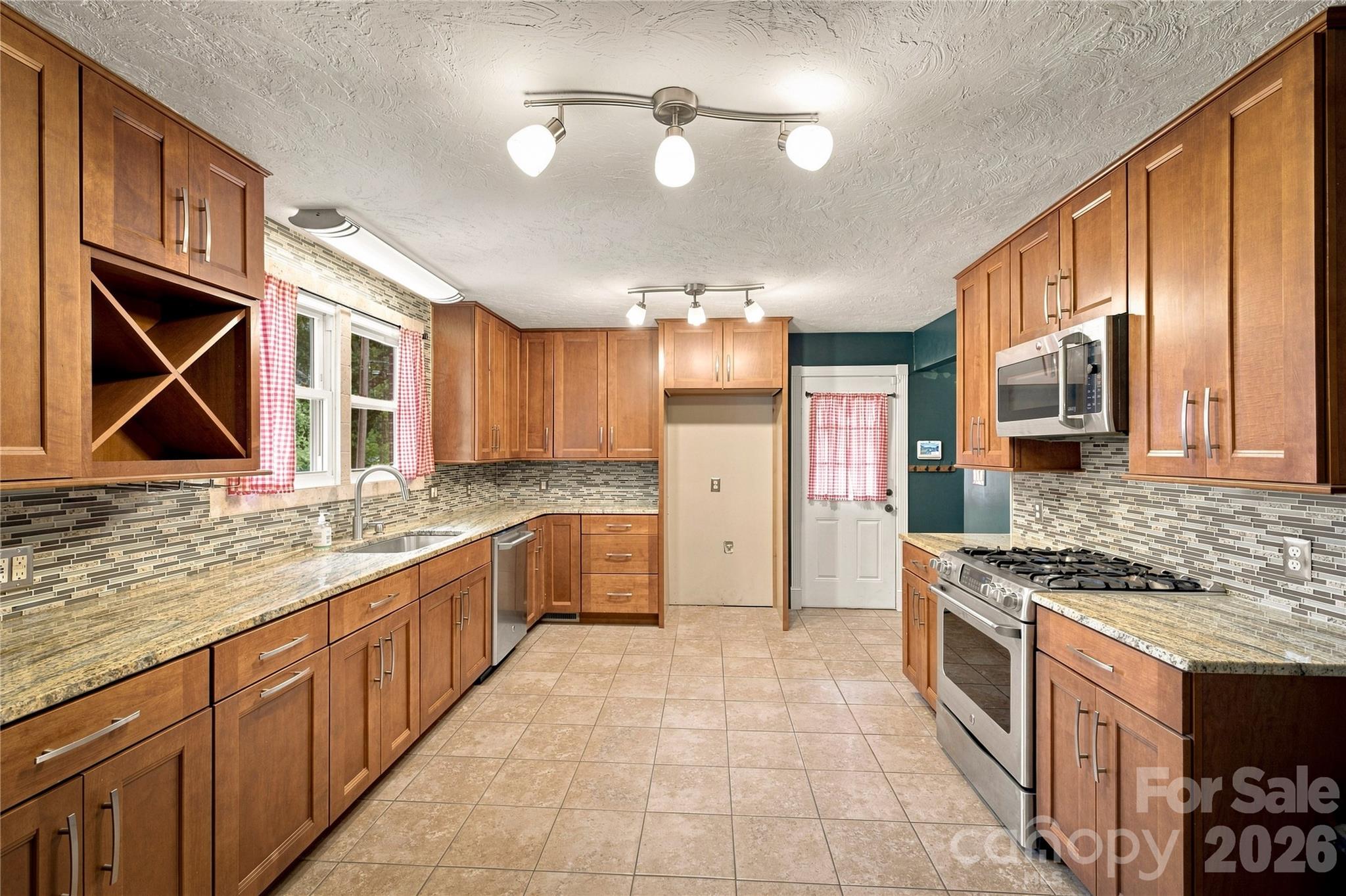 200 Falls Street Property Photo 5
