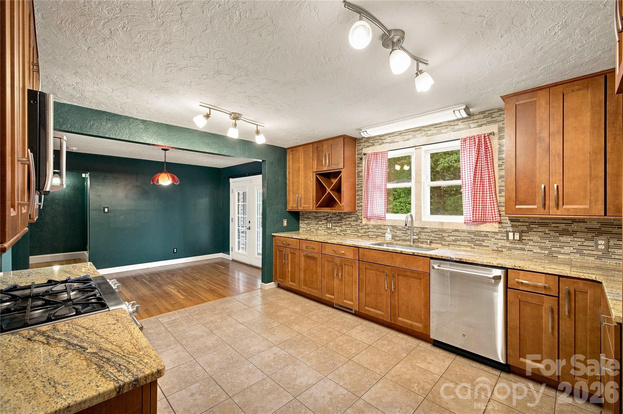 200 Falls Street Property Photo 6