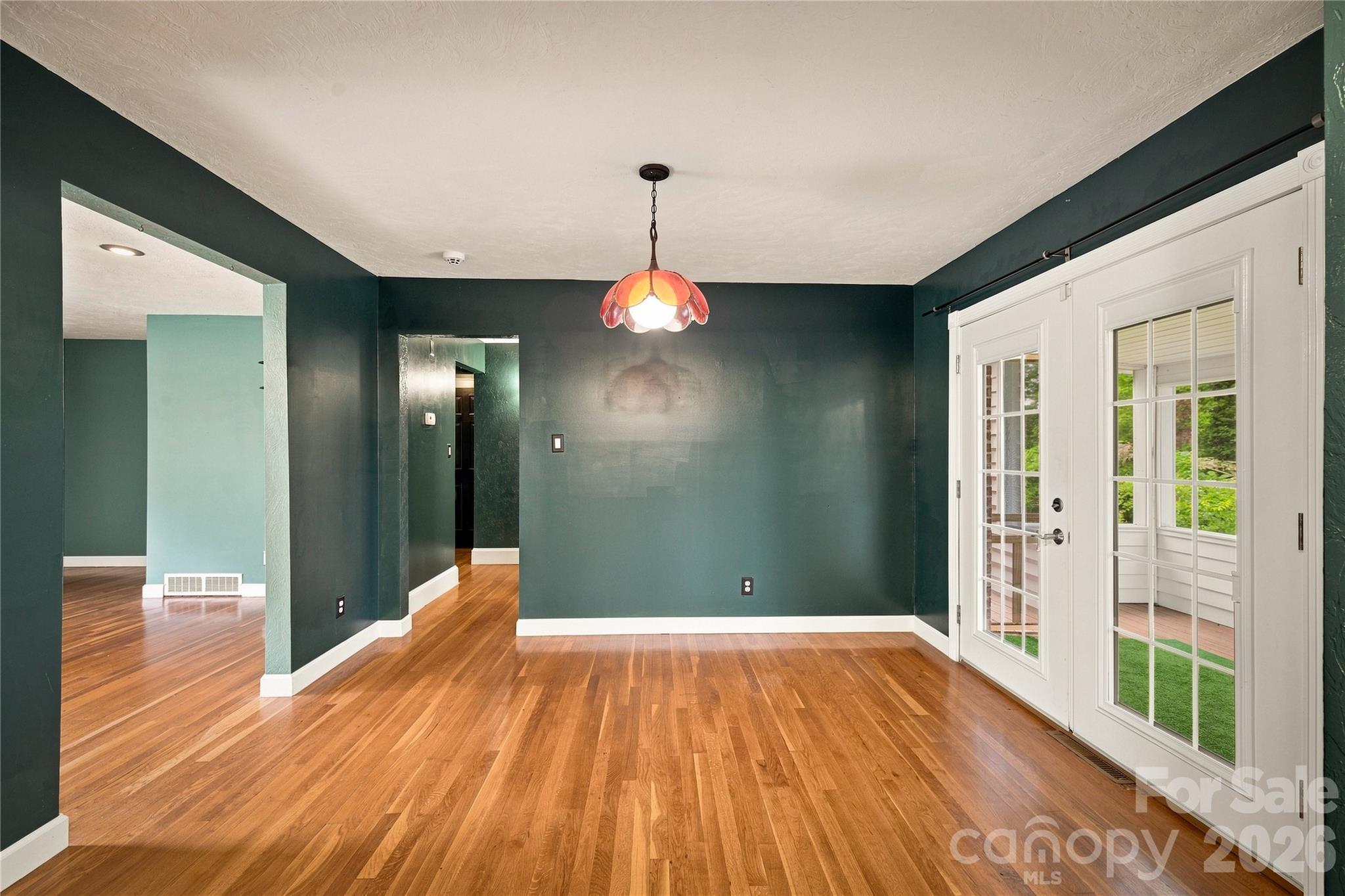 200 Falls Street Property Photo 7