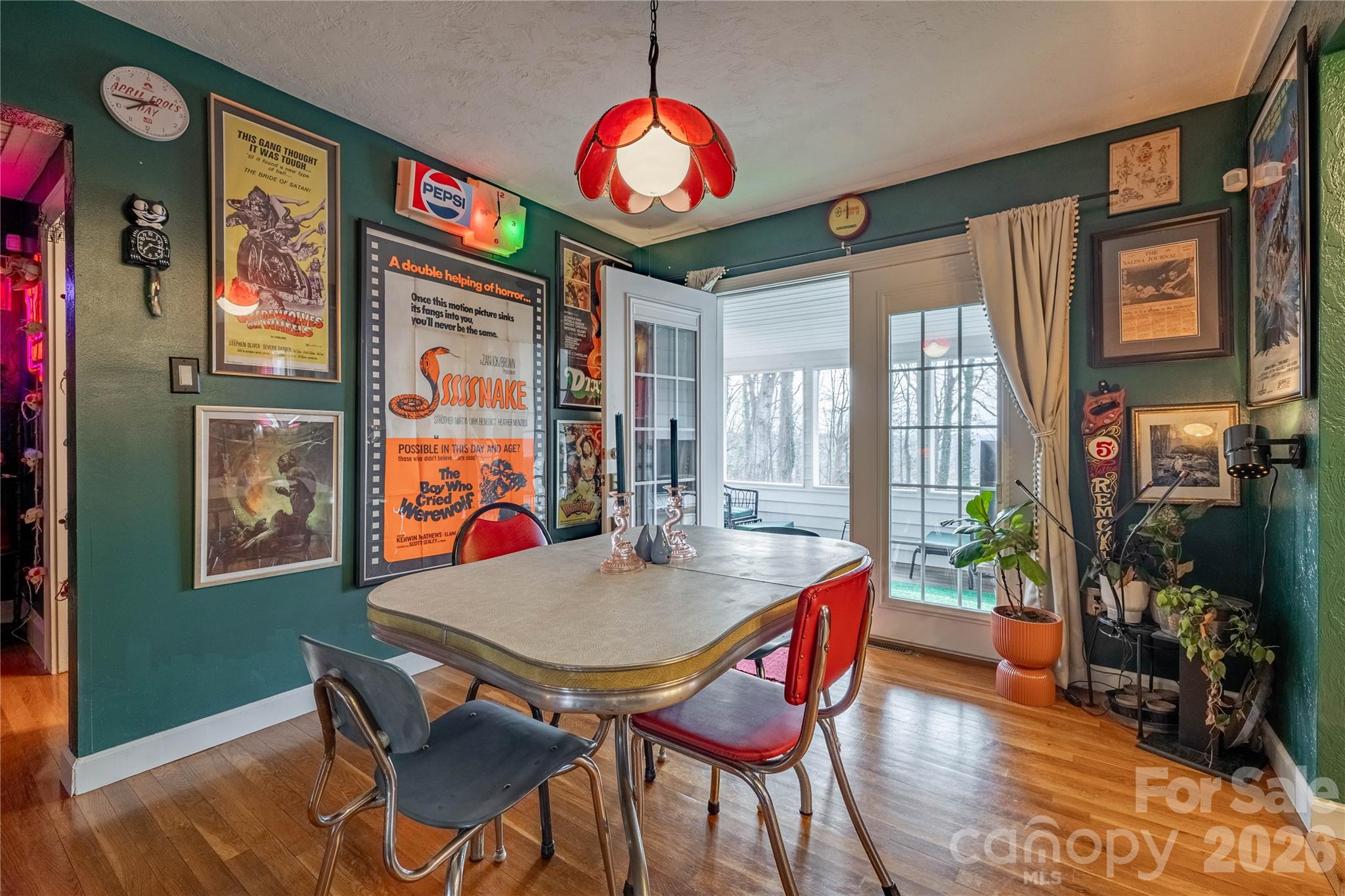 200 Falls Street Property Photo 8