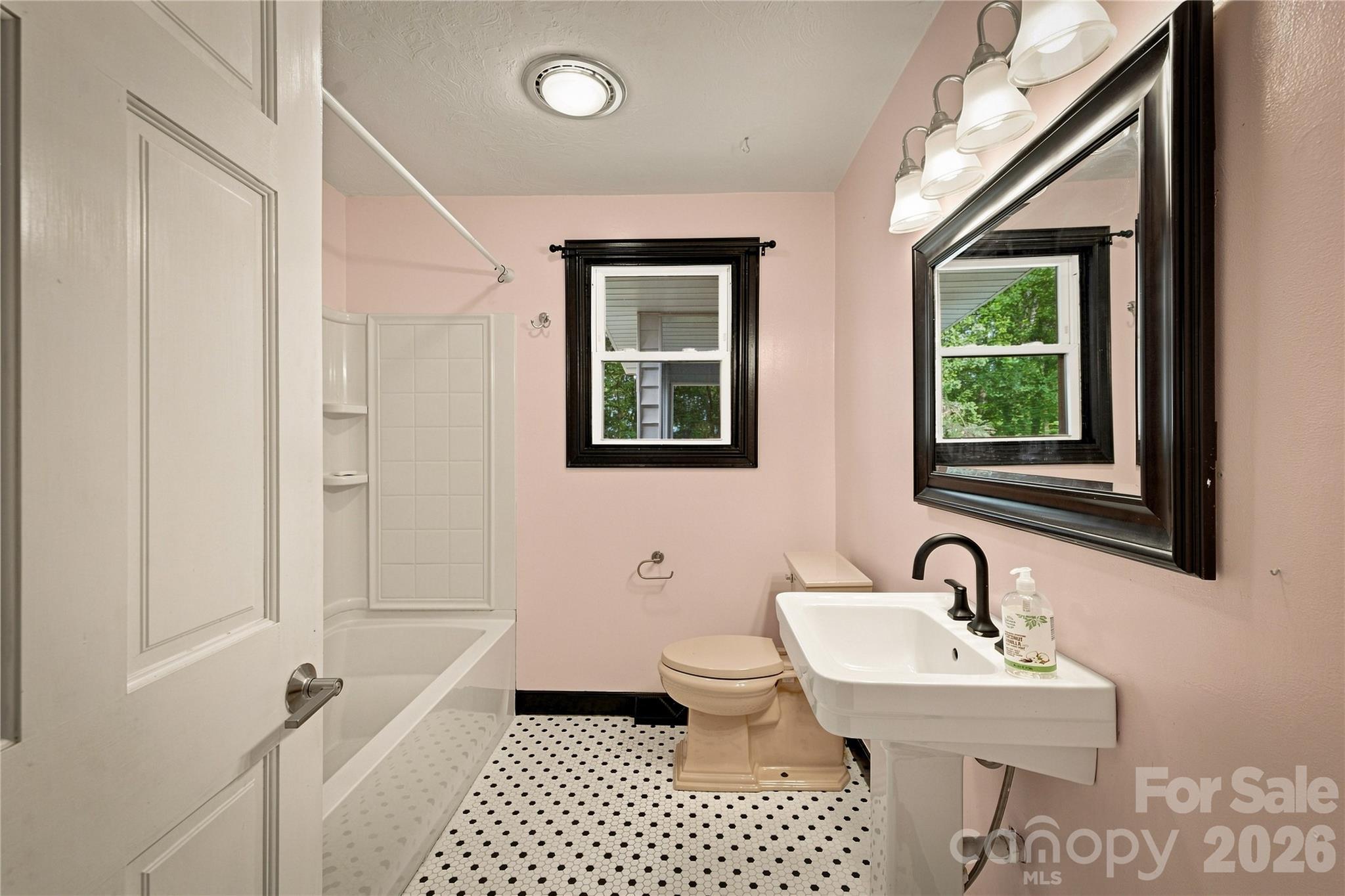 200 Falls Street Property Photo 9