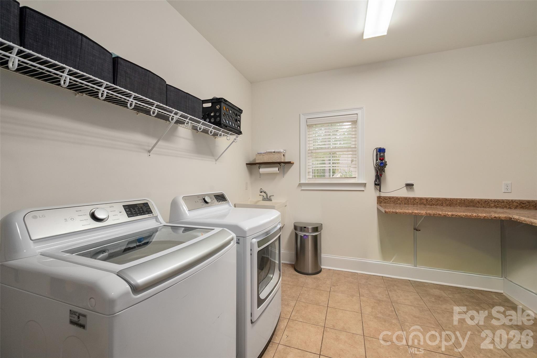 1385 Indigo Court Property Photo 27