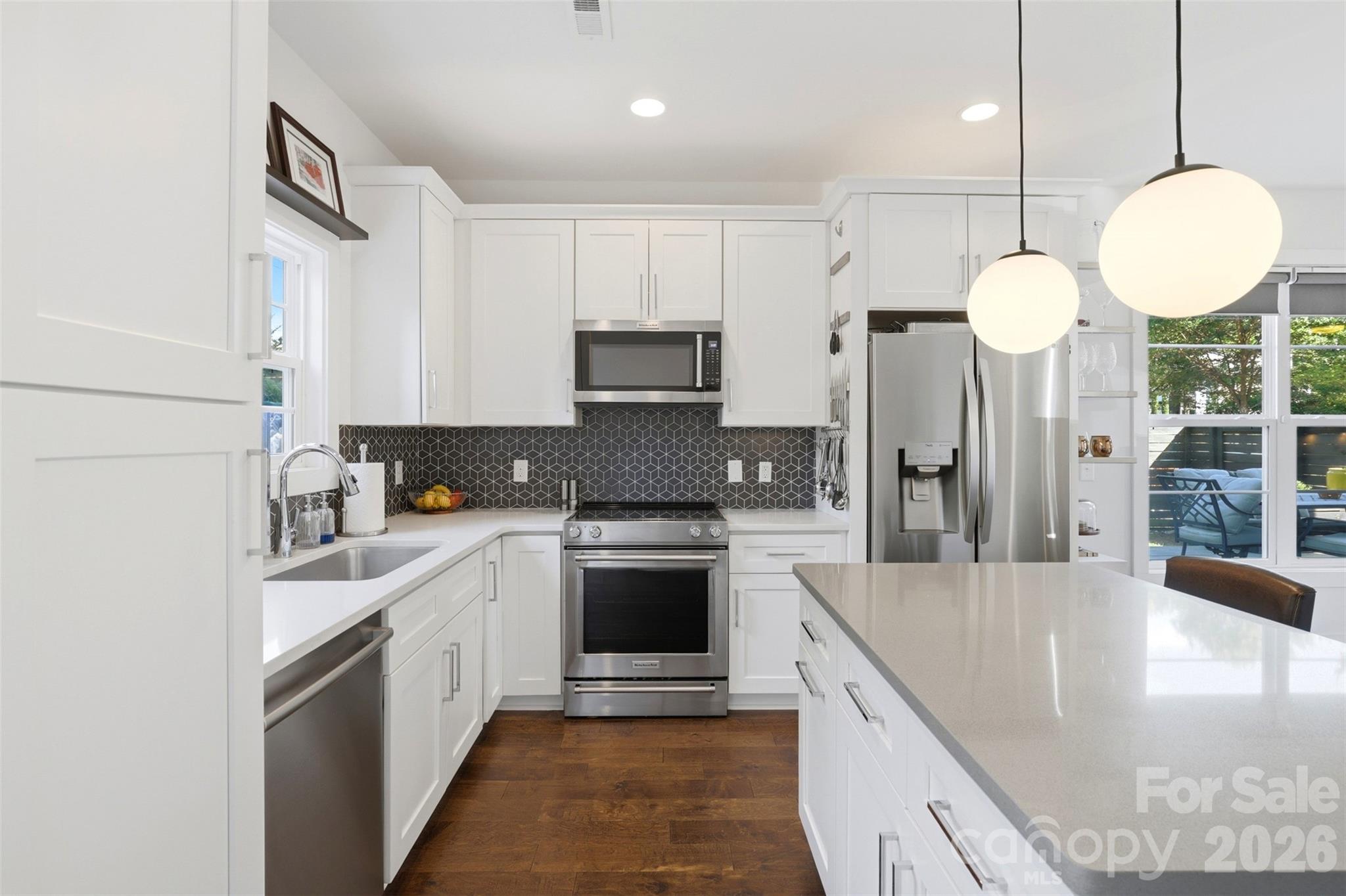 715 E 28th Street Property Photo 12