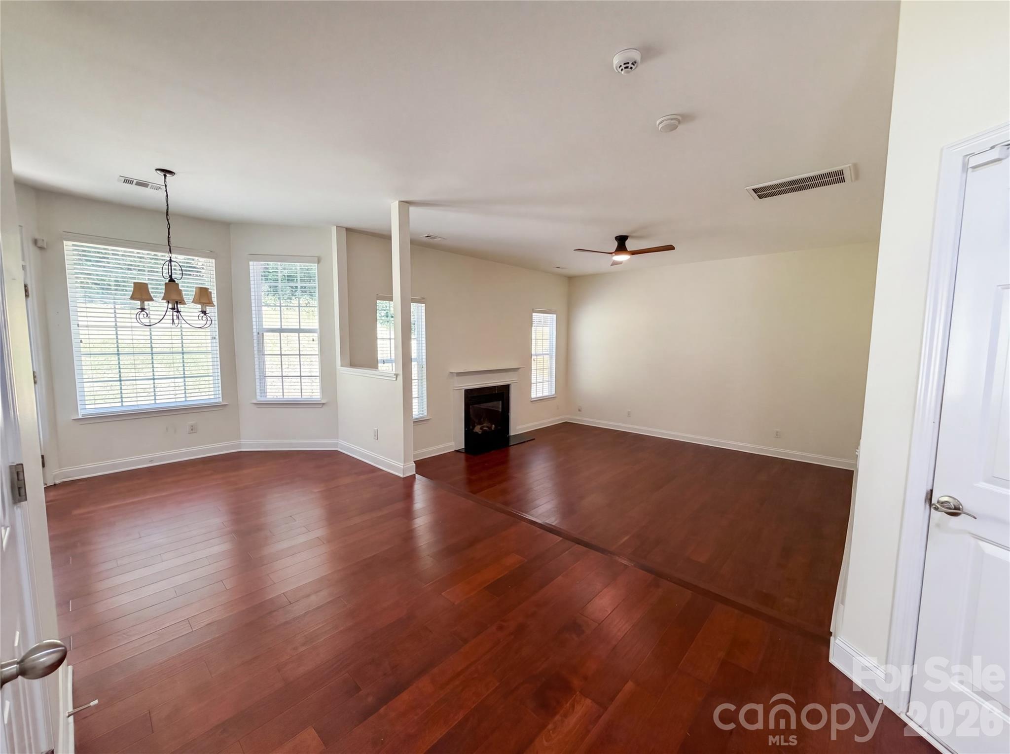 10050 Montrose Drive Property Photo 3