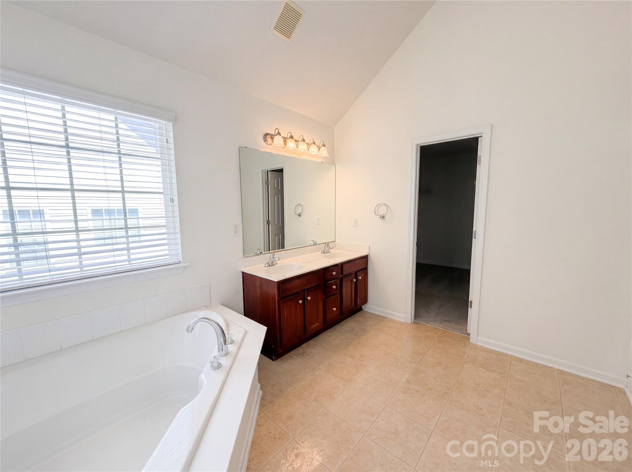 10050 Montrose Drive Property Photo 15