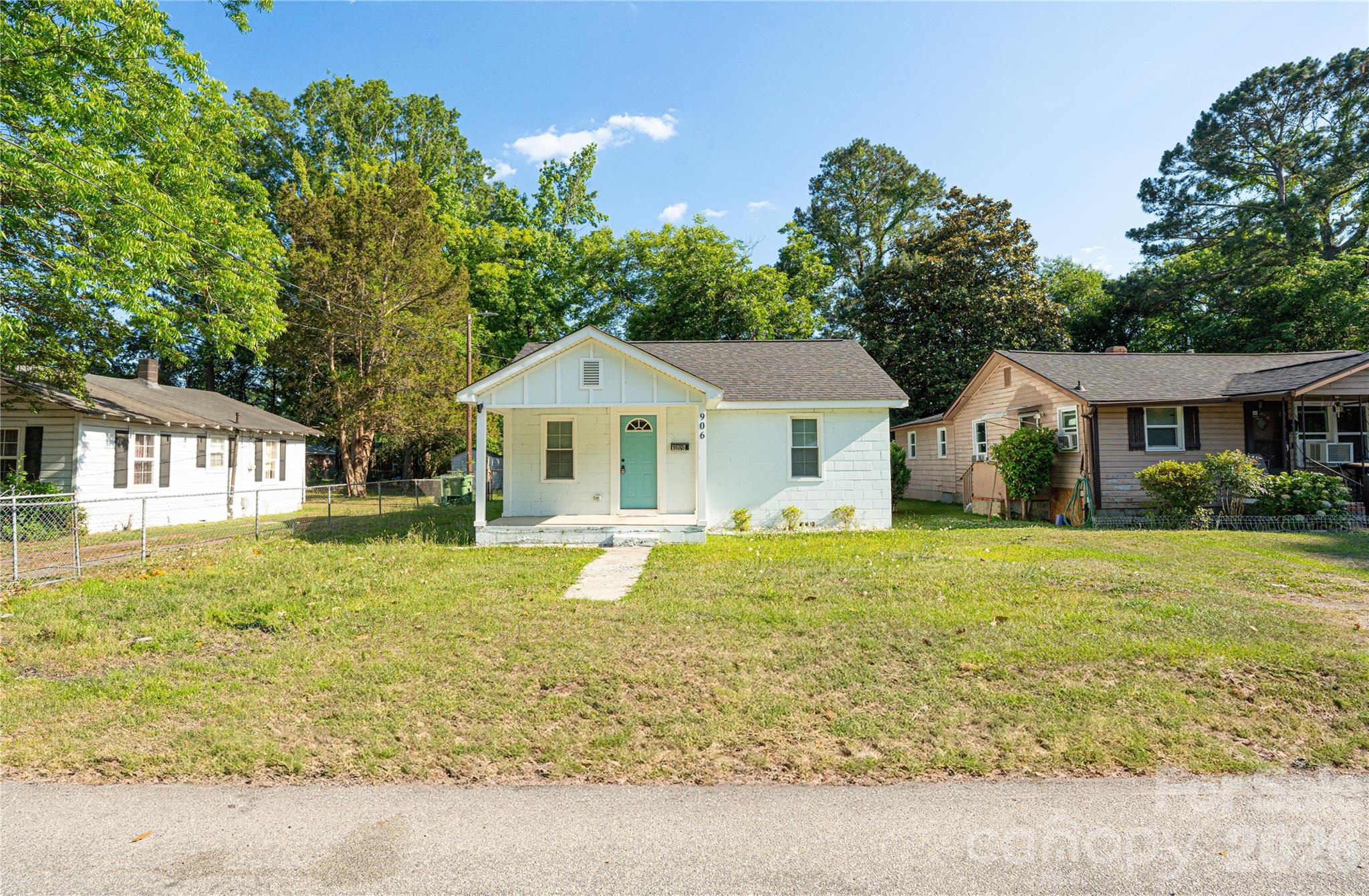 906 Gladstone Street Property Photo 1