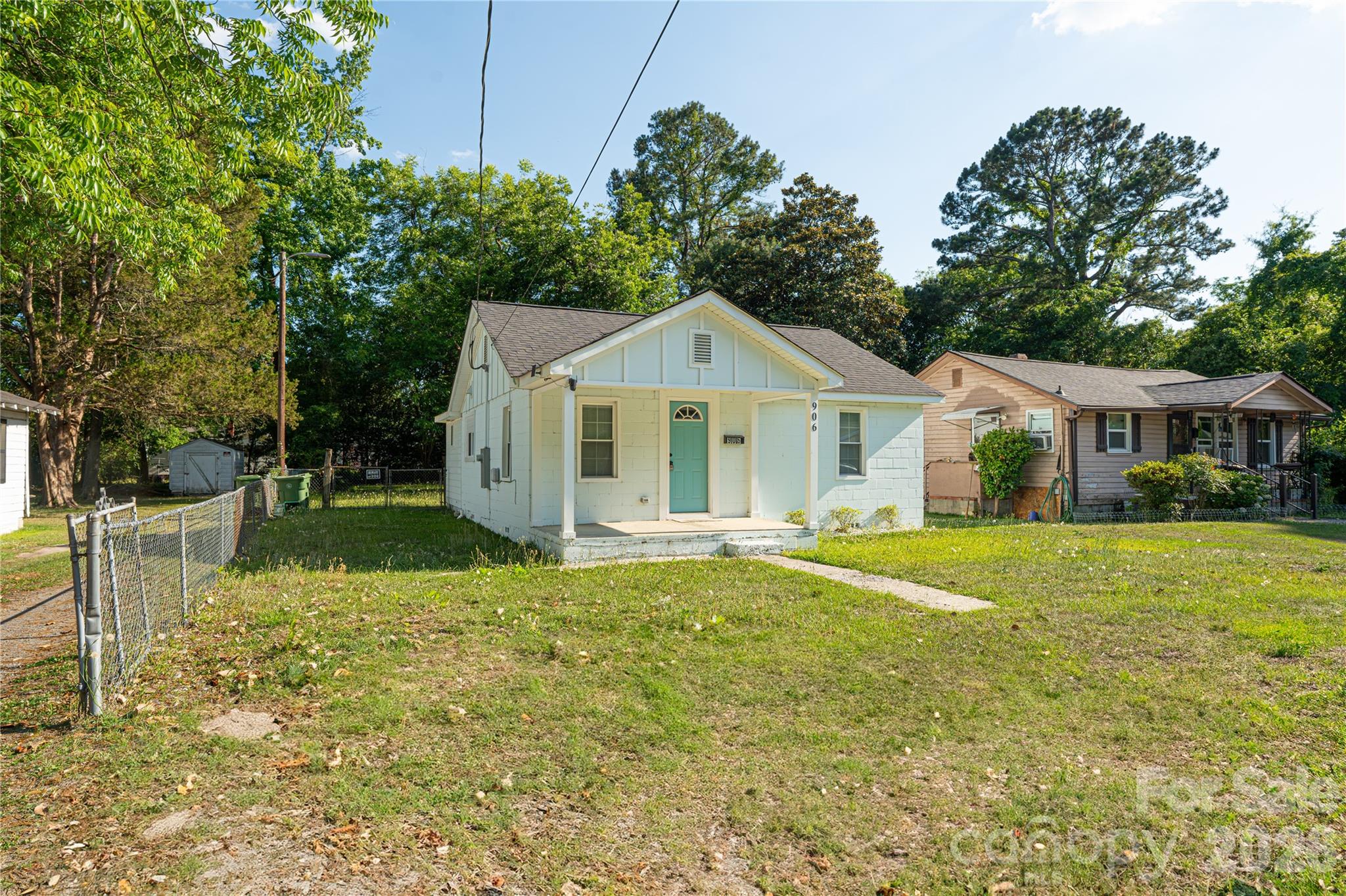 906 Gladstone Street Property Photo 2