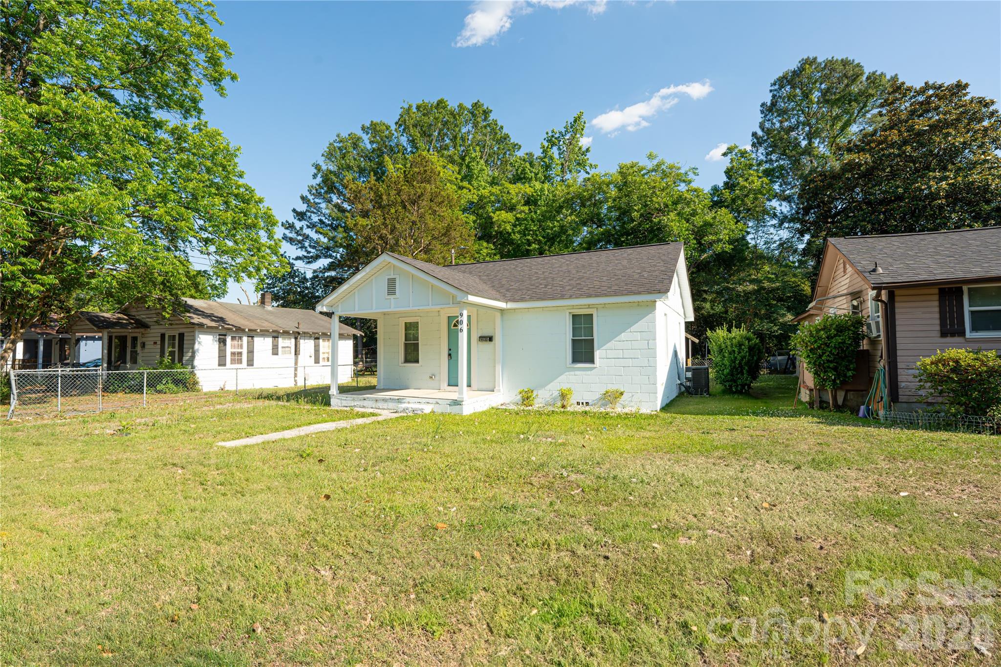 906 Gladstone Street Property Photo 3