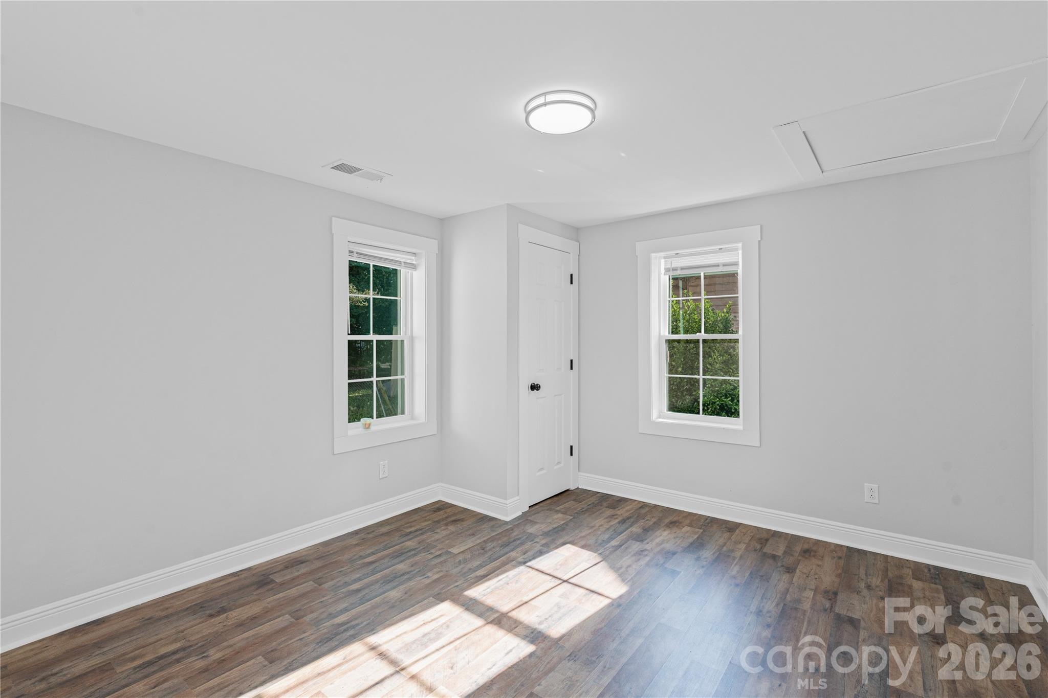 906 Gladstone Street Property Photo 11