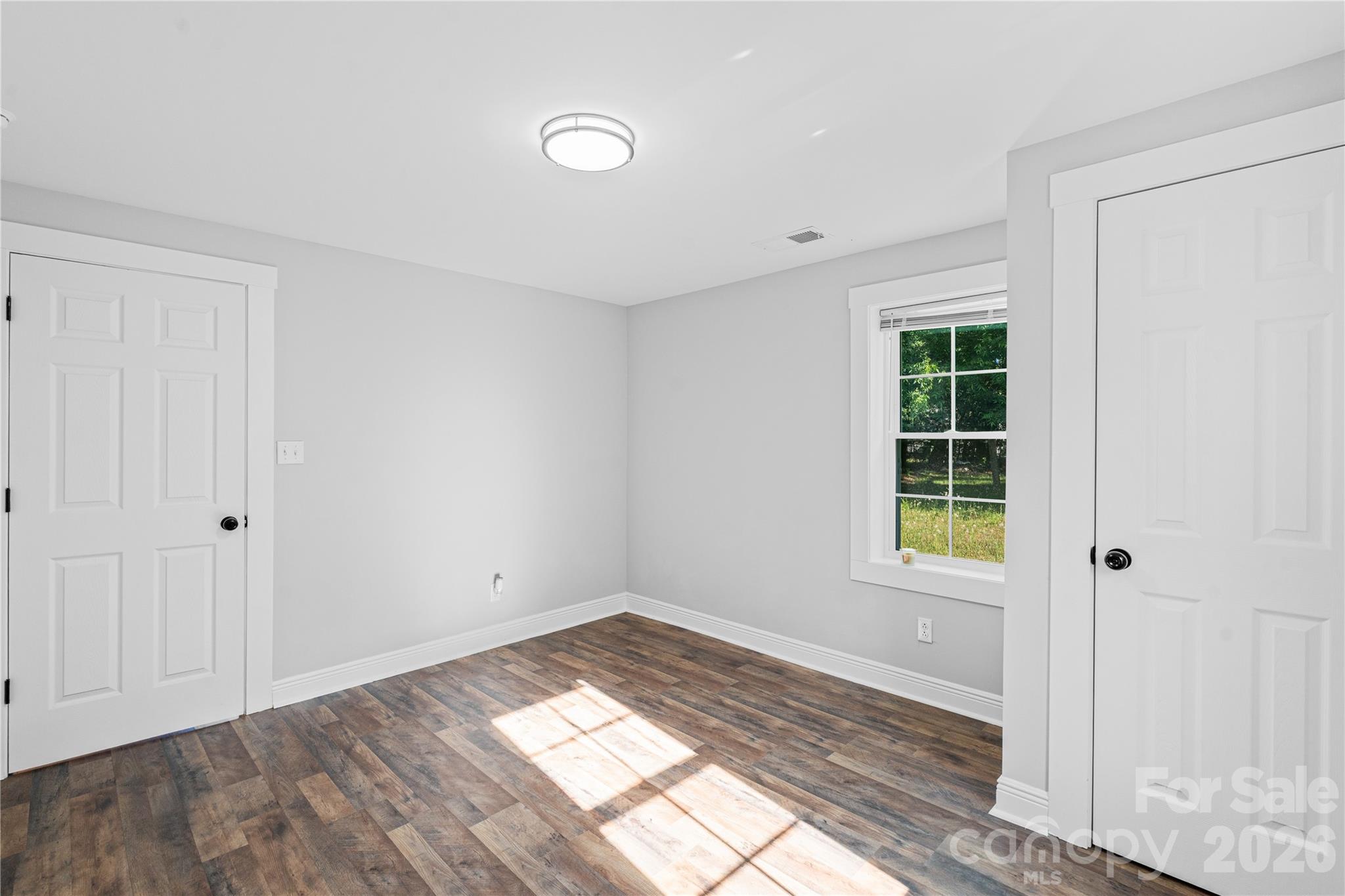 906 Gladstone Street Property Photo 12