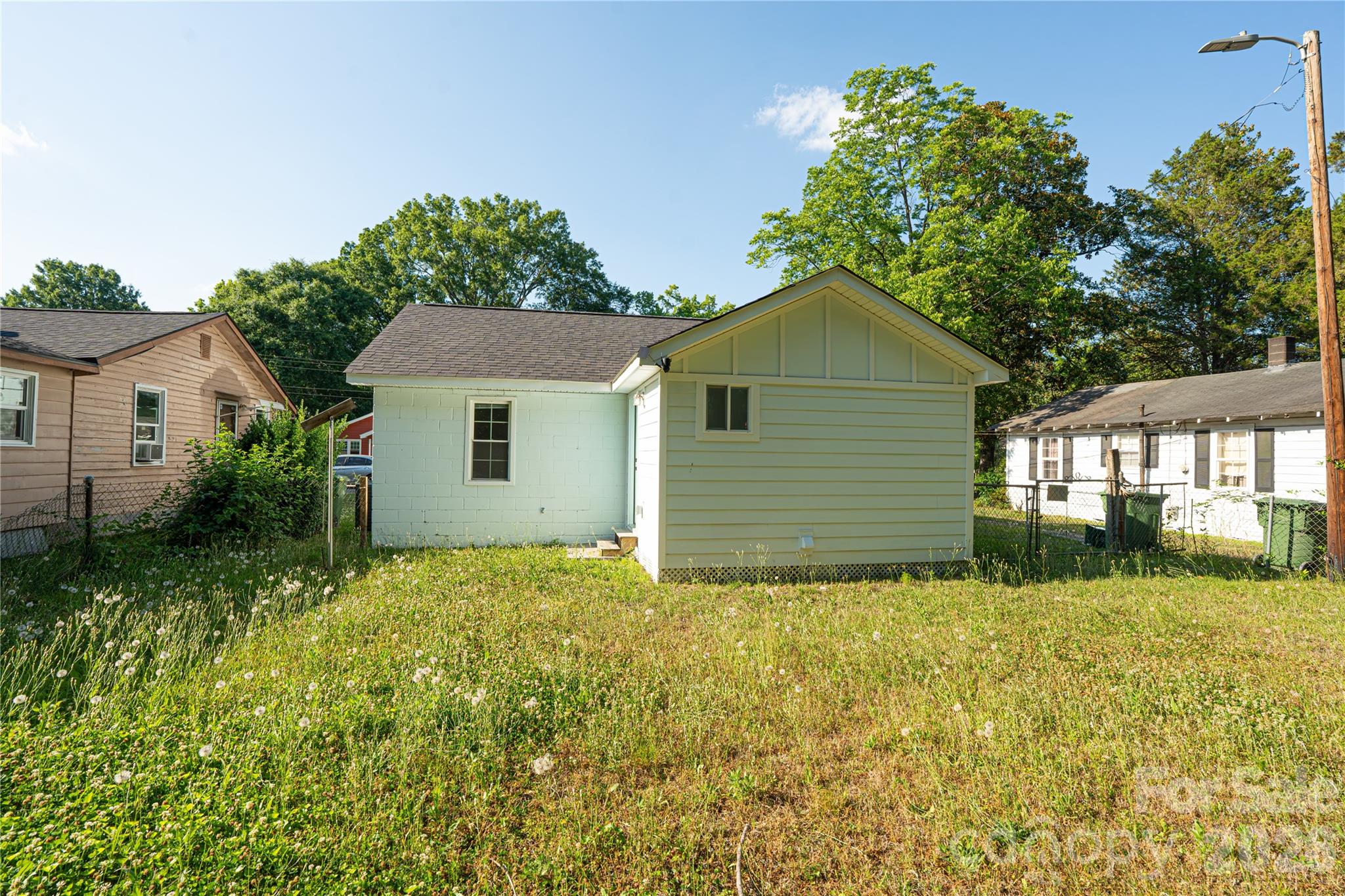 906 Gladstone Street Property Photo 13