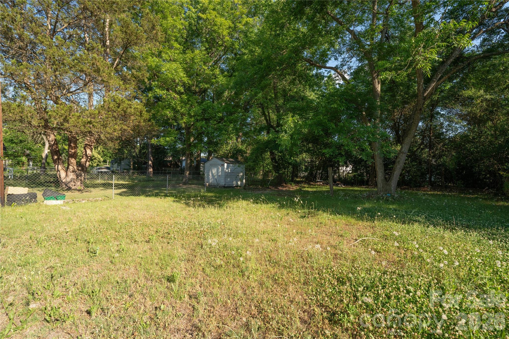 906 Gladstone Street Property Photo 14