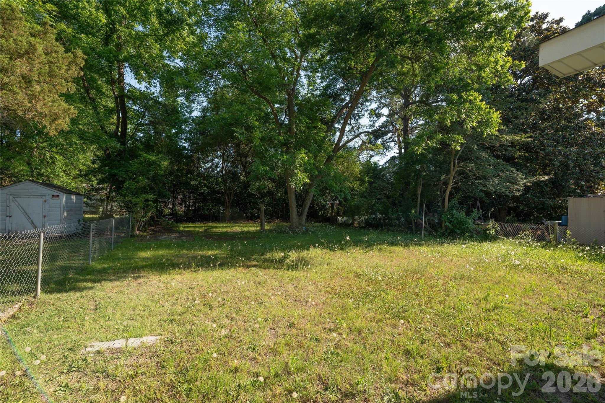 906 Gladstone Street Property Photo 15