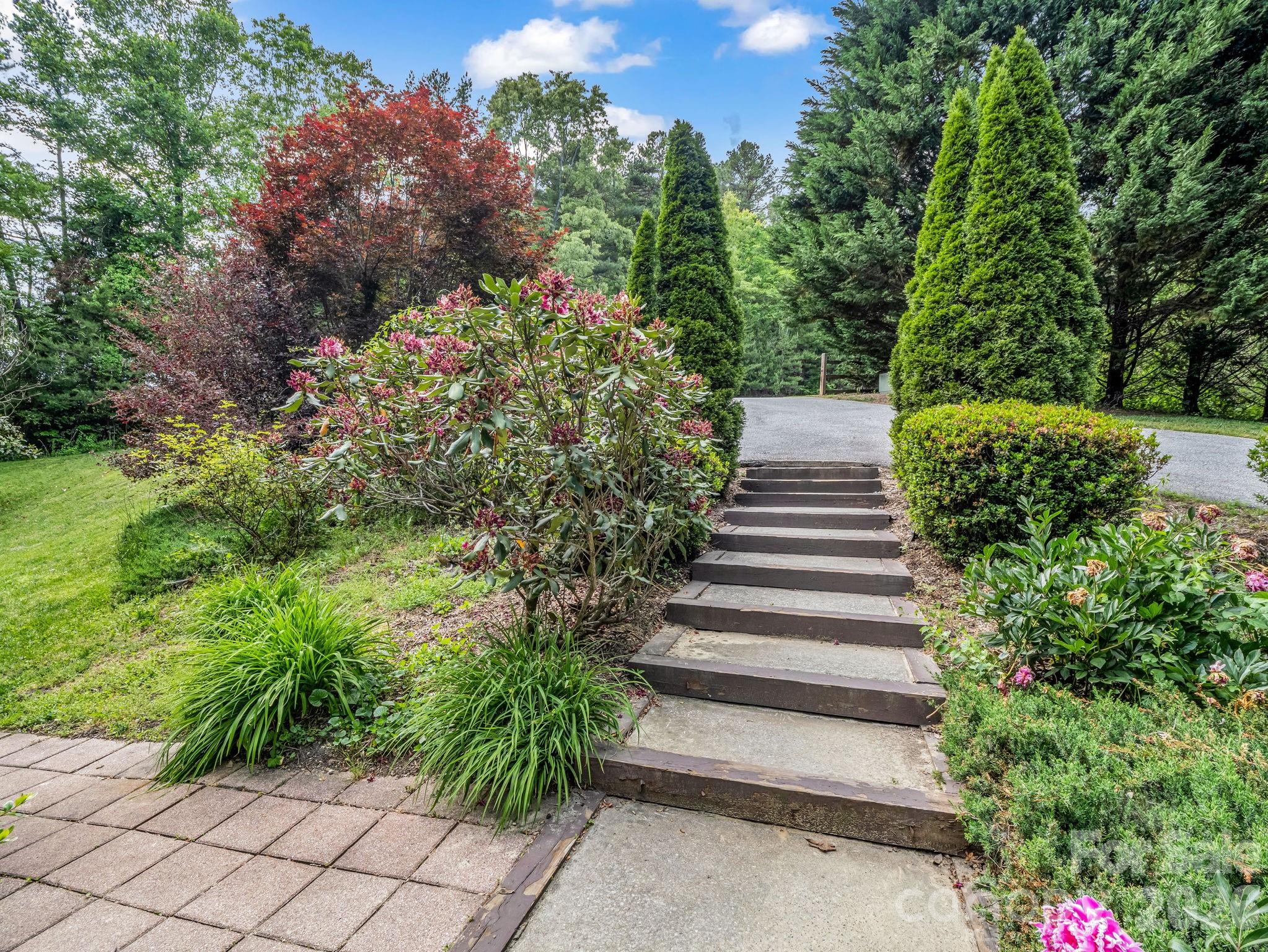 165 Dream Road Property Photo 3