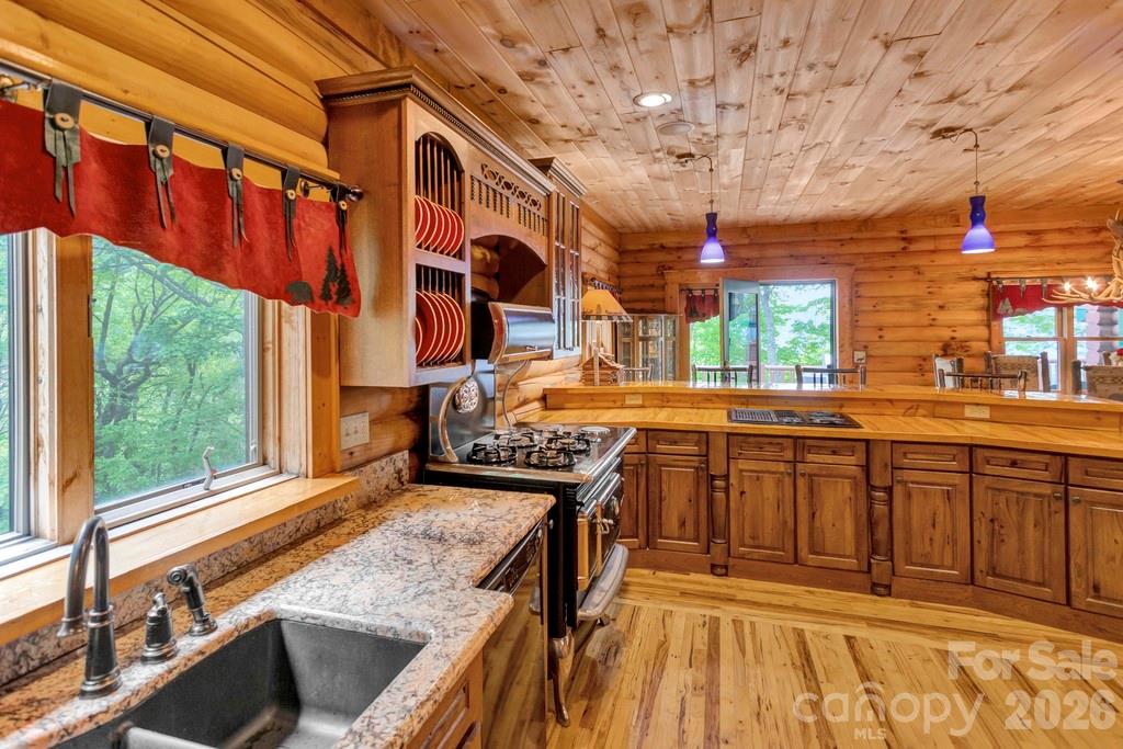 35 Falcon Crest Loop Property Photo 13