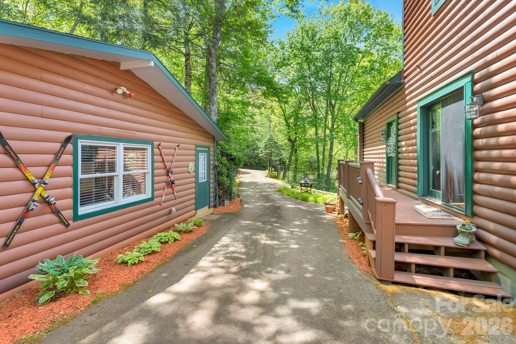 35 Falcon Crest Loop Property Photo 34