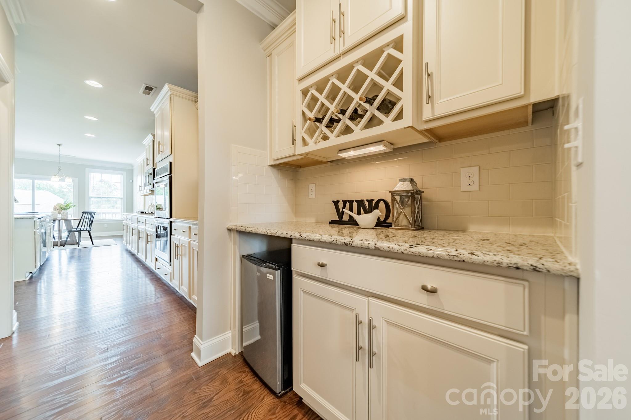208 Canoe Pole Lane Property Photo 11