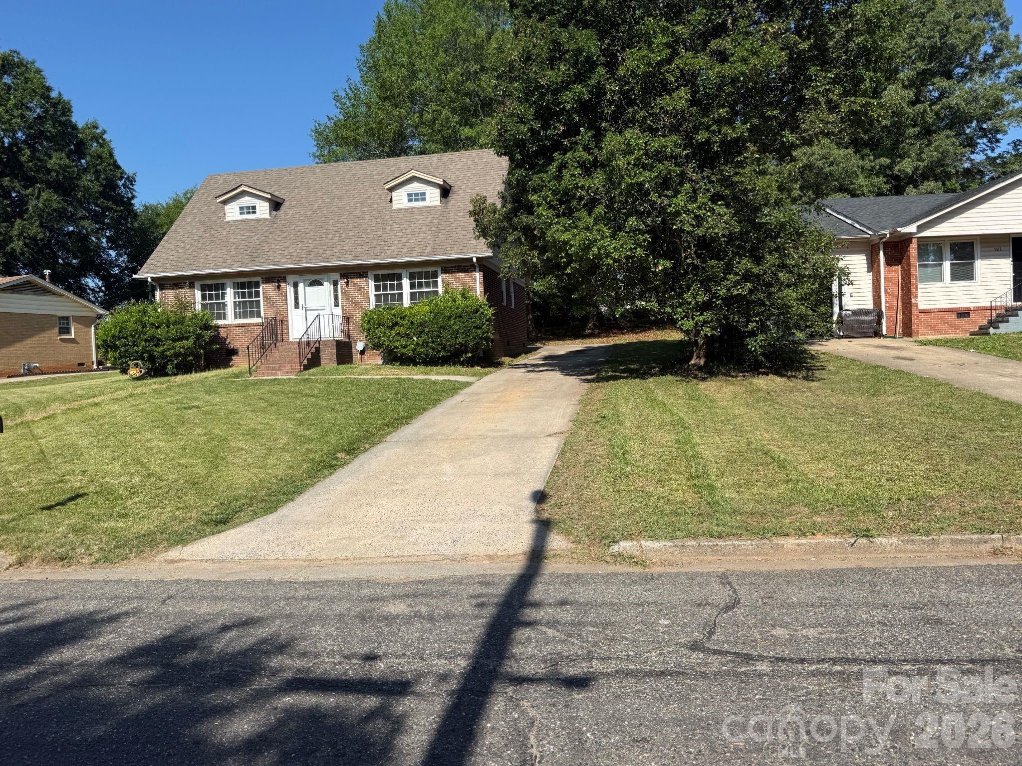 917 Canterbury Court Property Photo 2