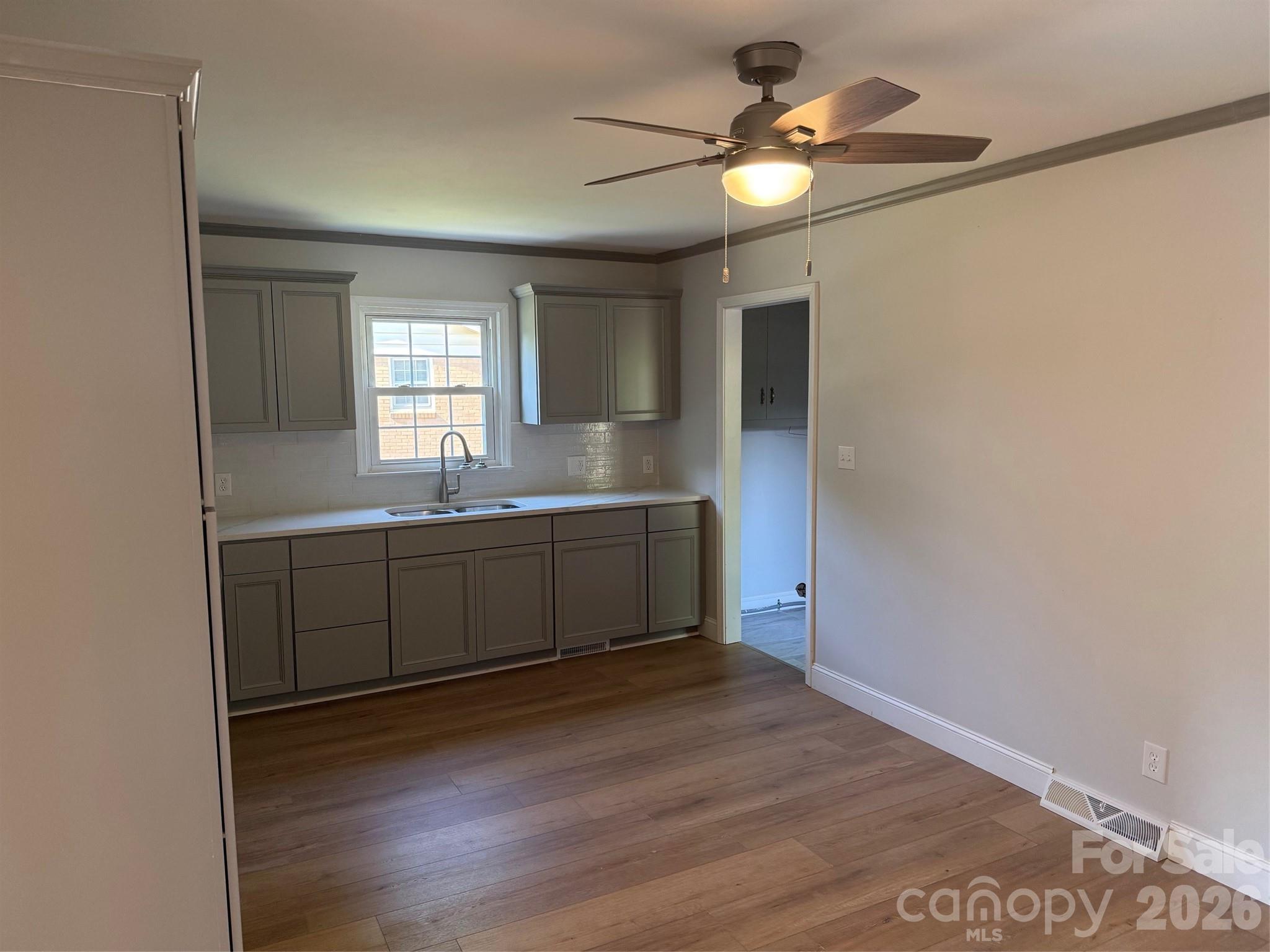 917 Canterbury Court Property Photo 6
