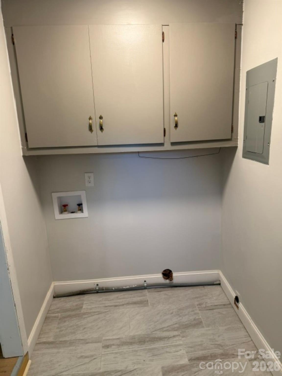 917 Canterbury Court Property Photo 8