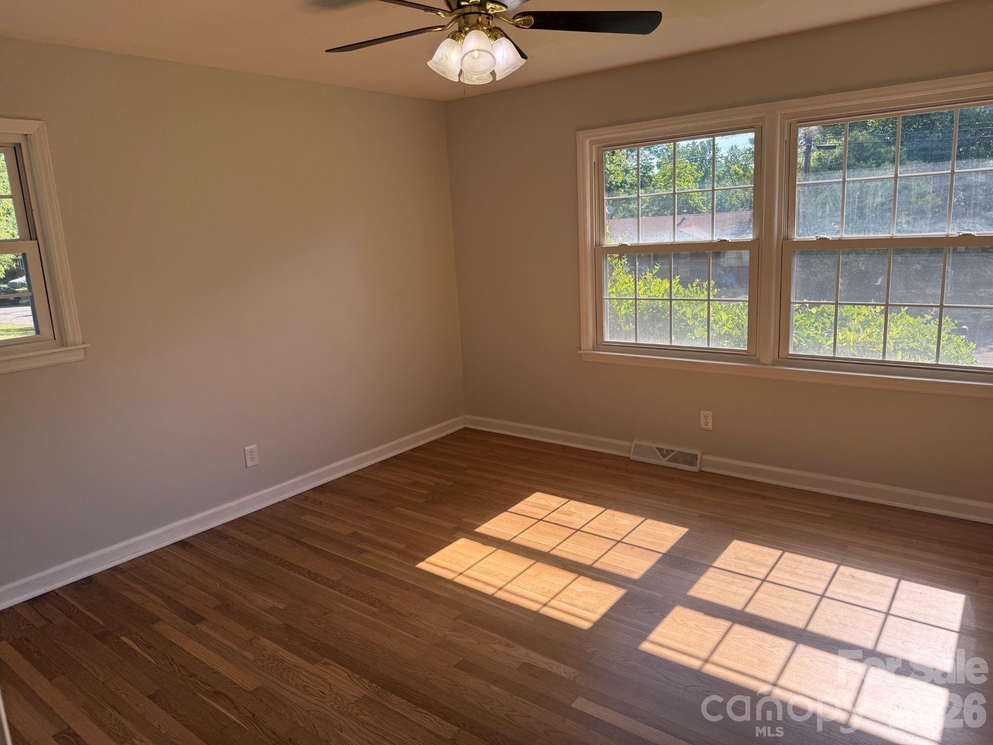 917 Canterbury Court Property Photo 9
