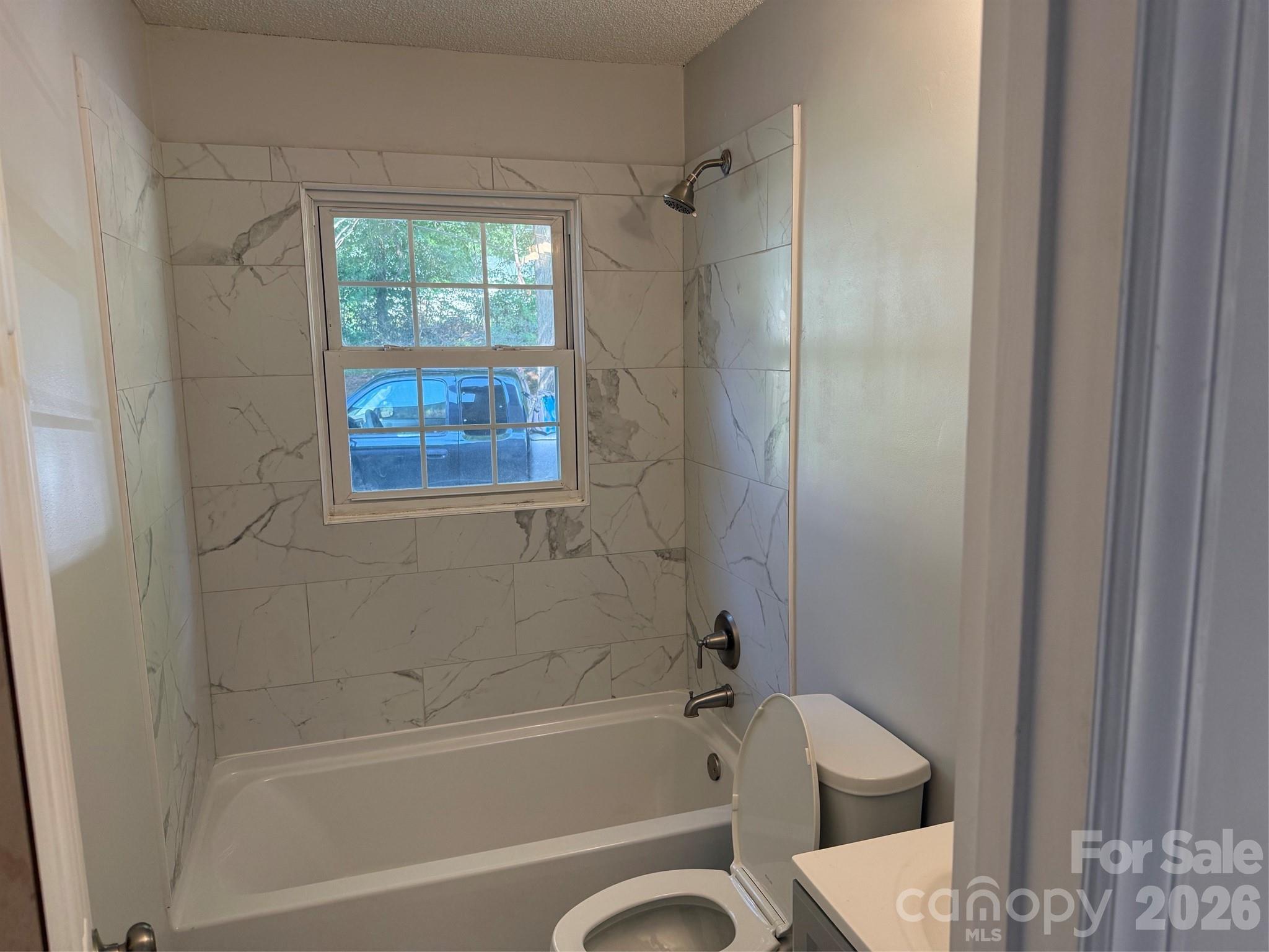 917 Canterbury Court Property Photo 13