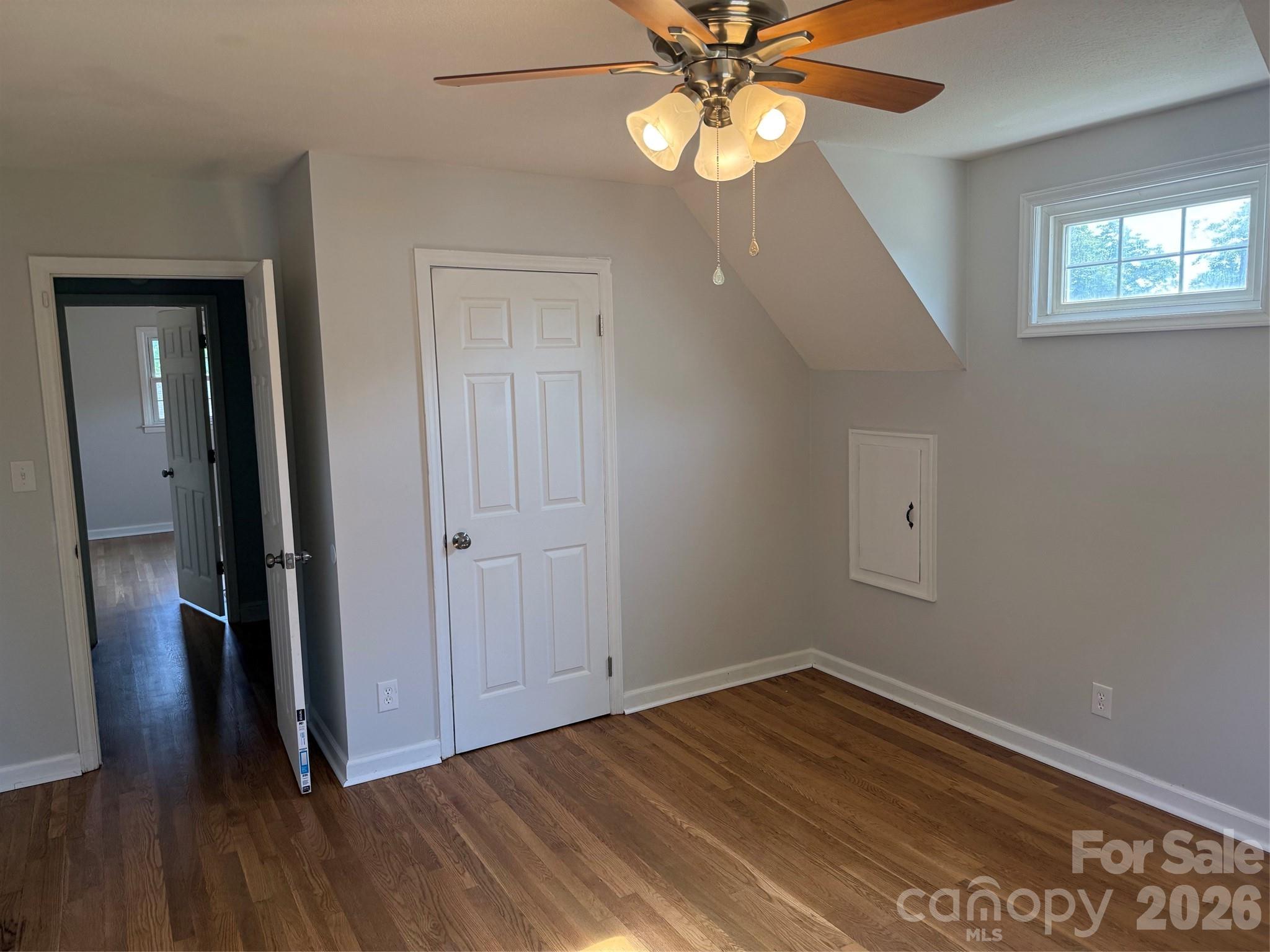 917 Canterbury Court Property Photo 14