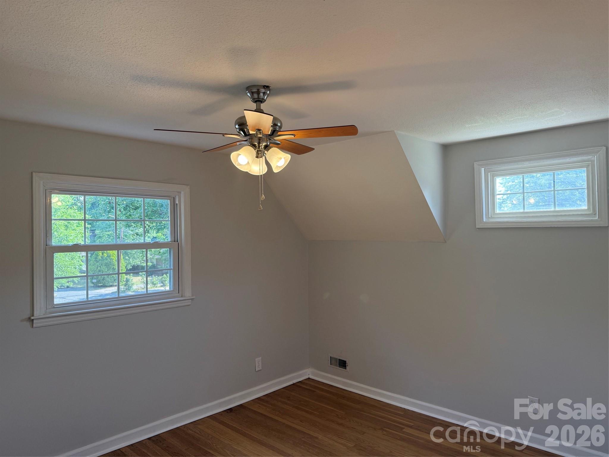 917 Canterbury Court Property Photo 15