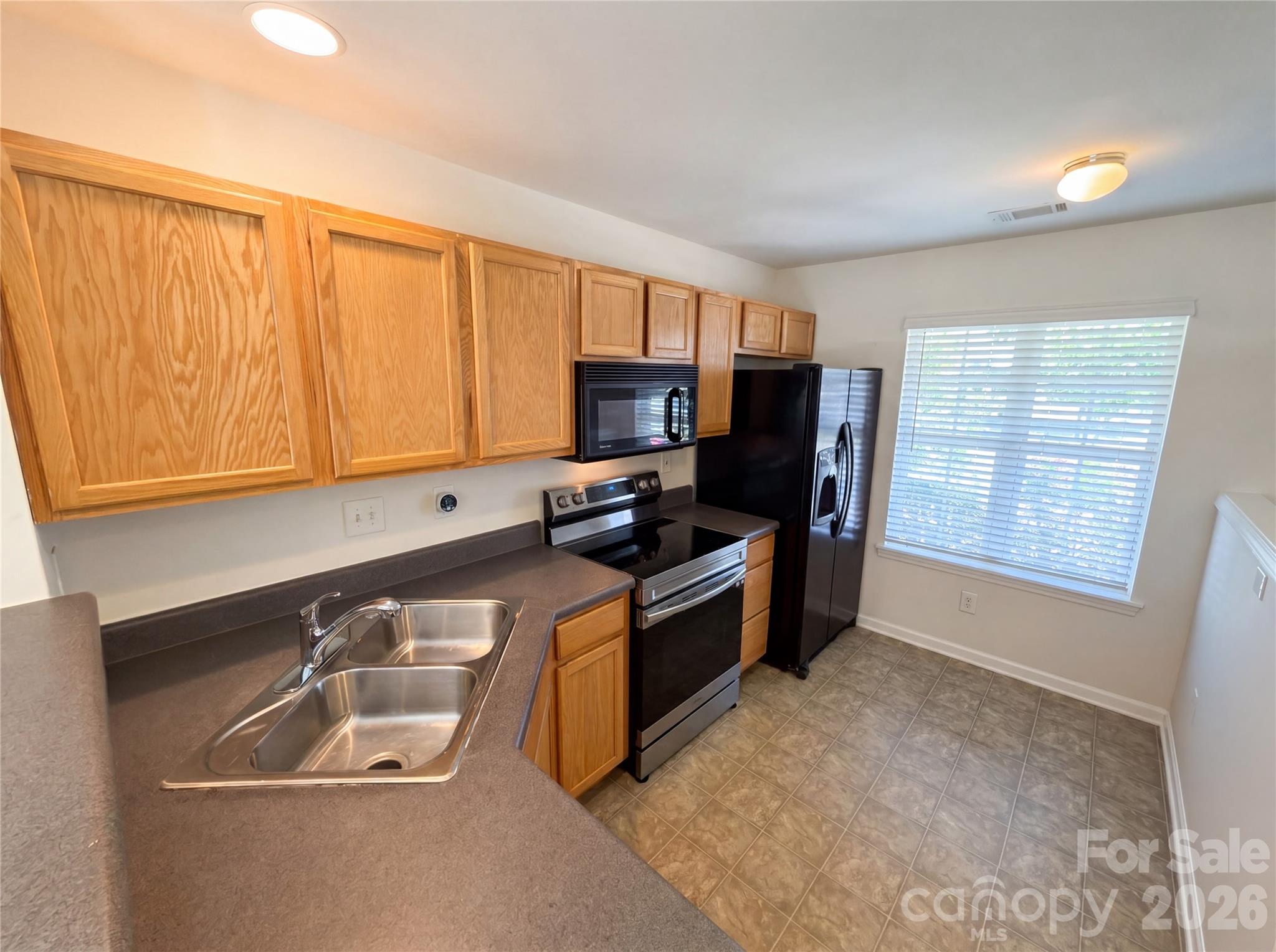 7395 Sun Dance Drive Property Photo 2