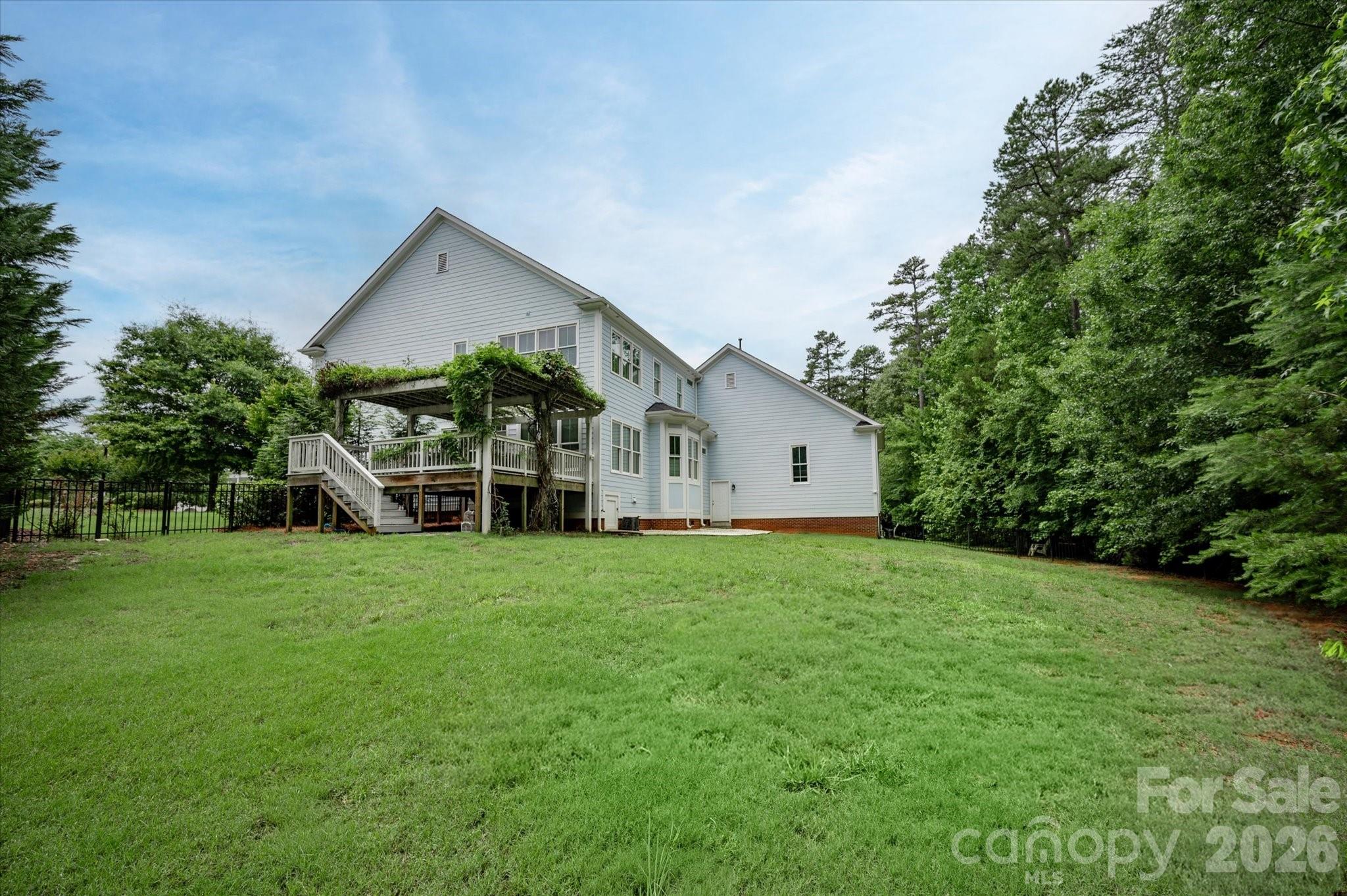 5752 Morris Hunt Drive Property Photo 4