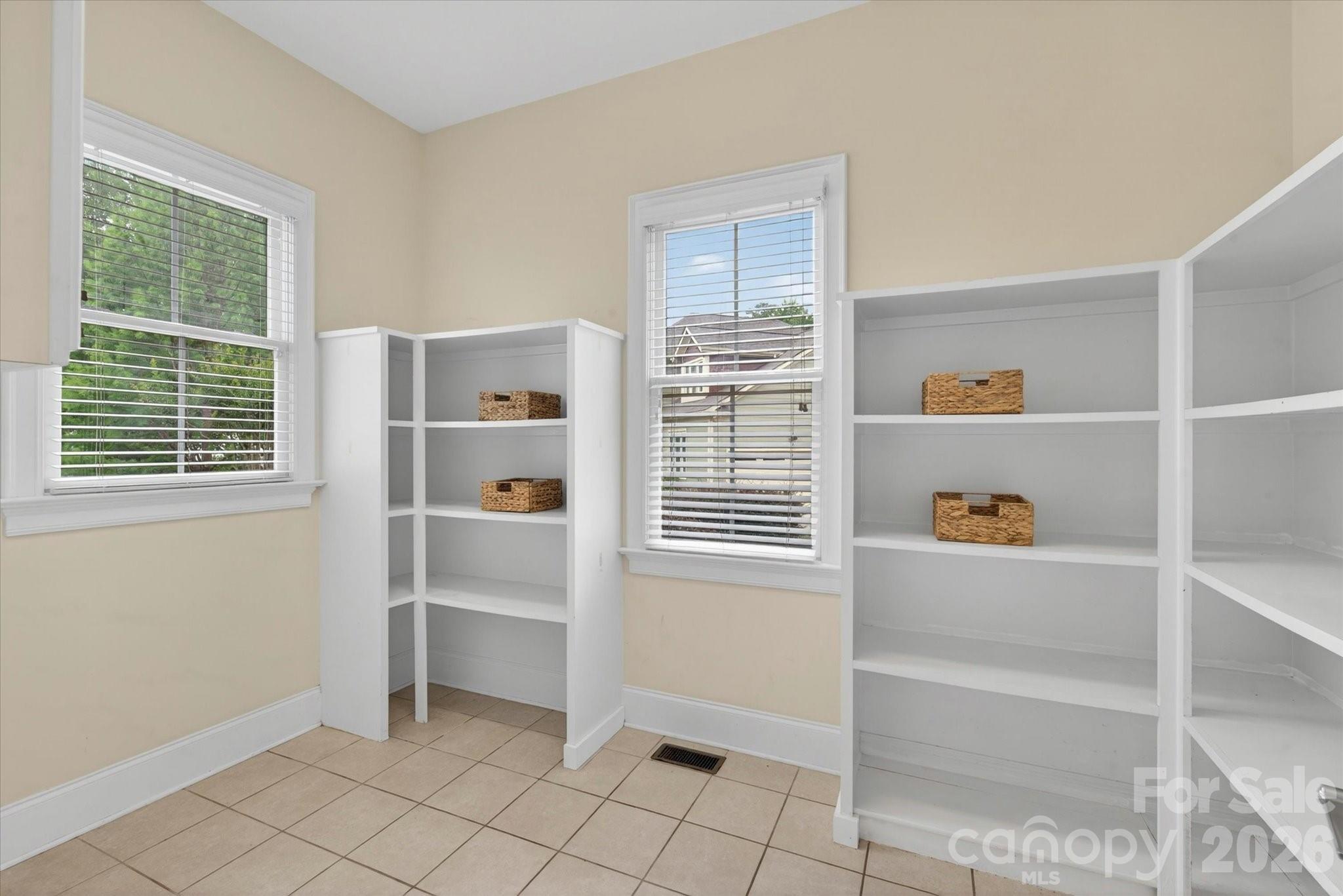 5752 Morris Hunt Drive Property Photo 14