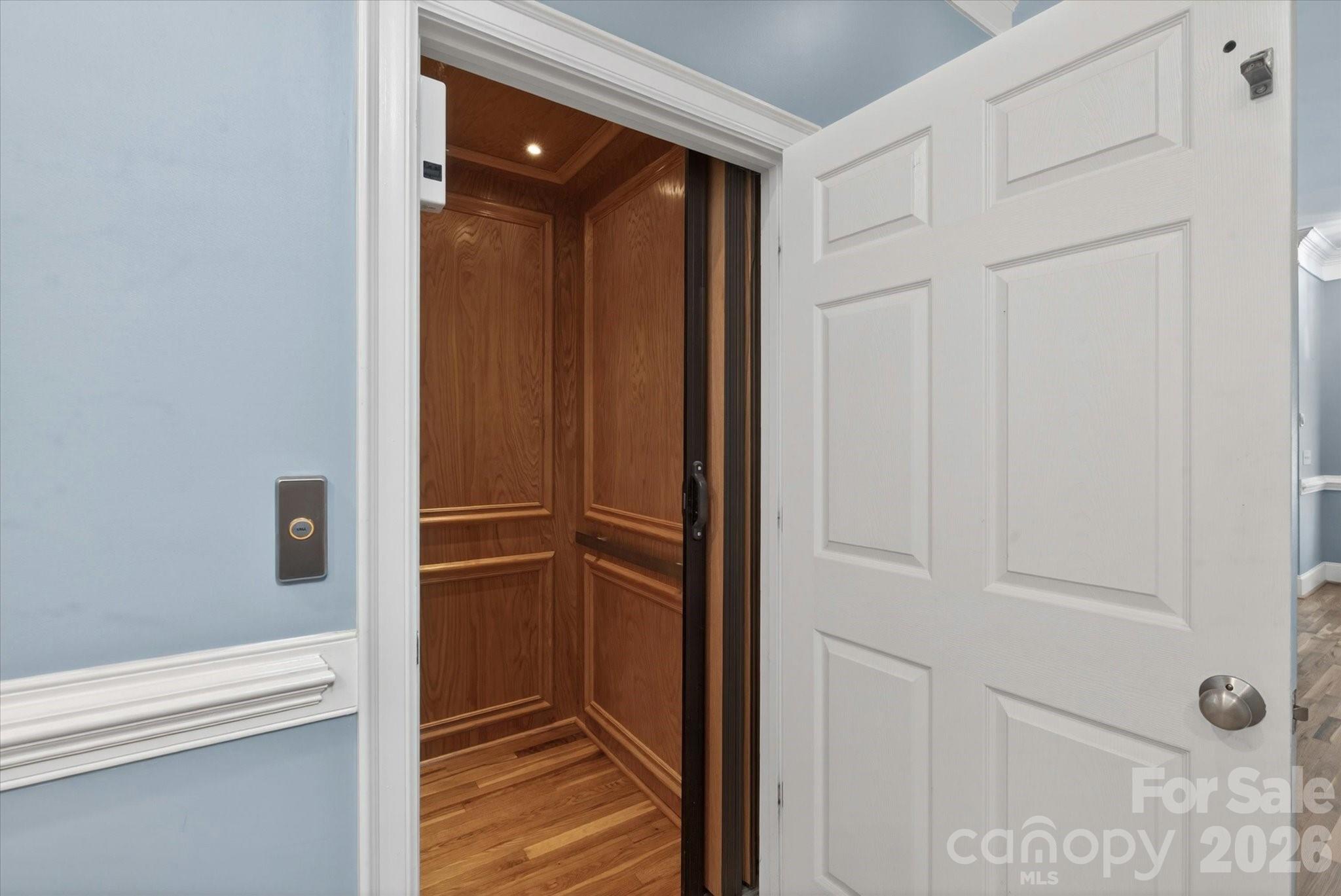 5752 Morris Hunt Drive Property Photo 15