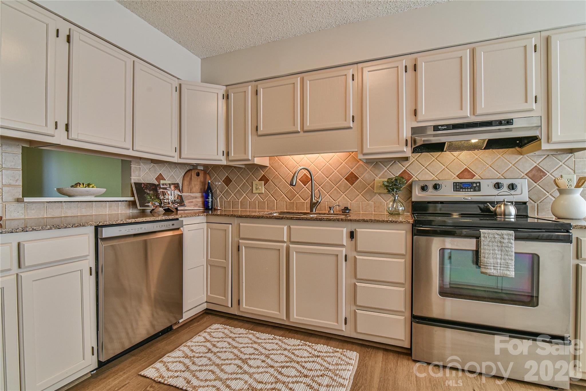 63 Hollybrook Drive Property Photo 8