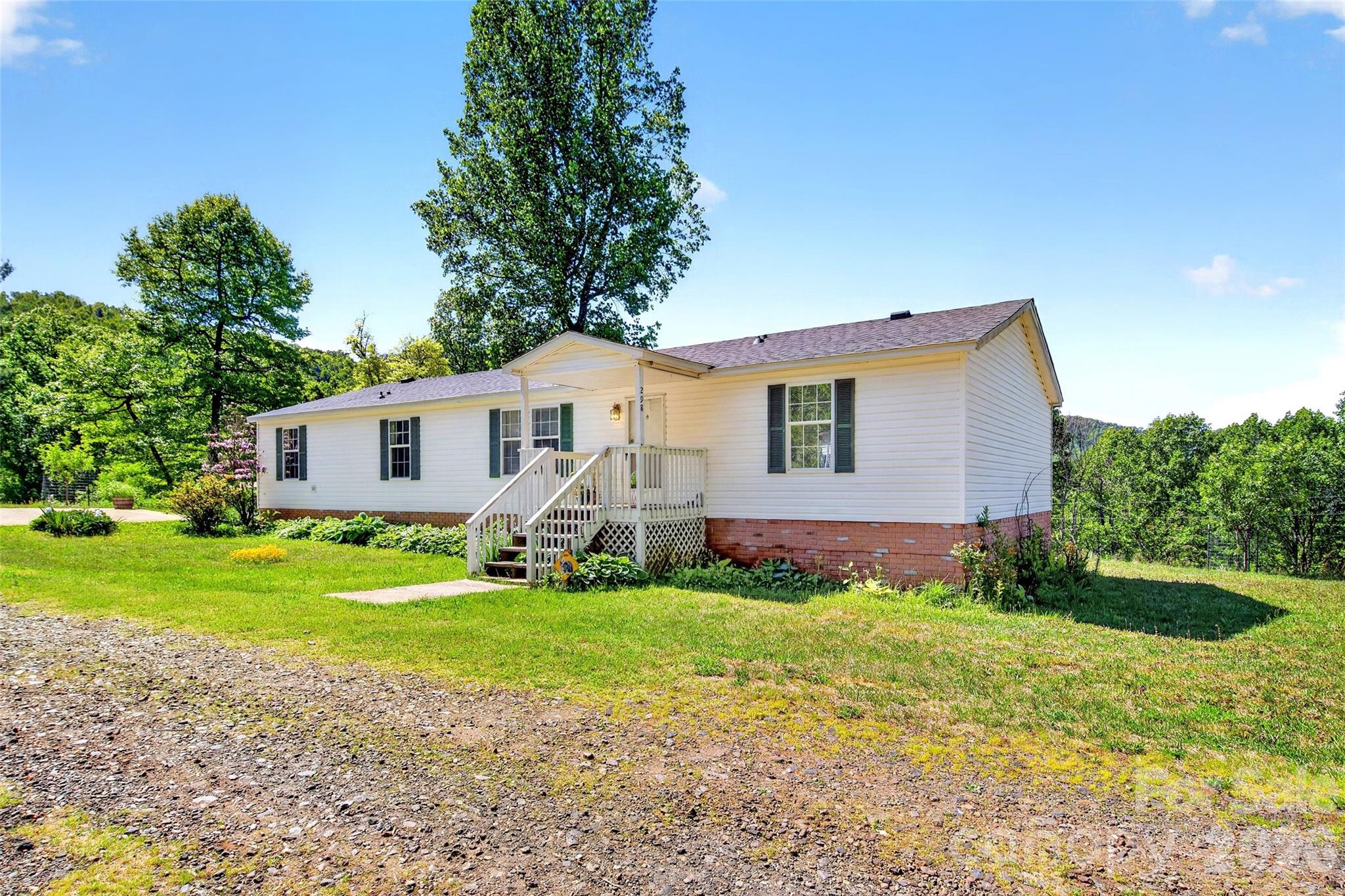 298 Wolf Crossing Property Photo 1