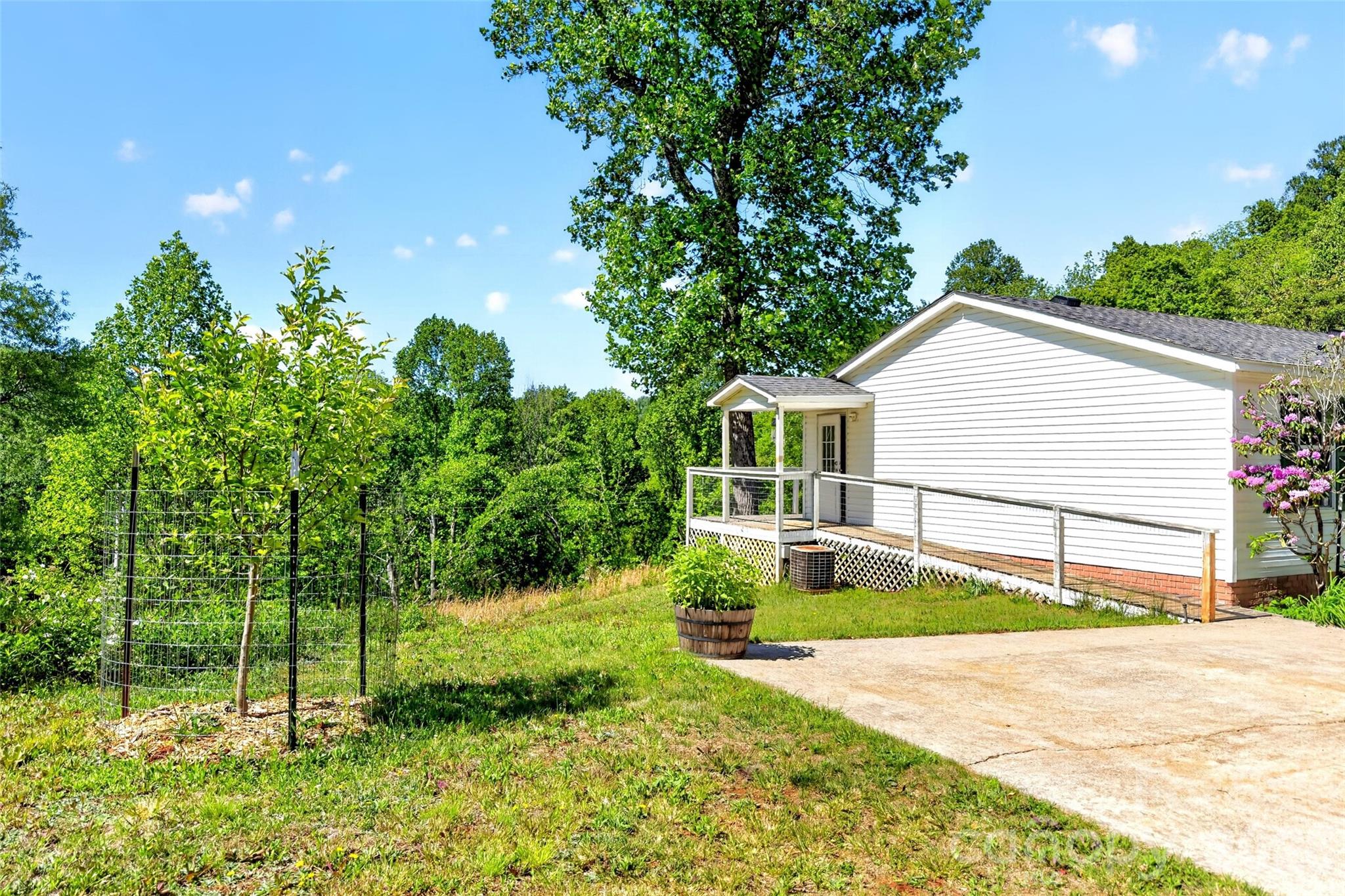 298 Wolf Crossing Property Photo 7