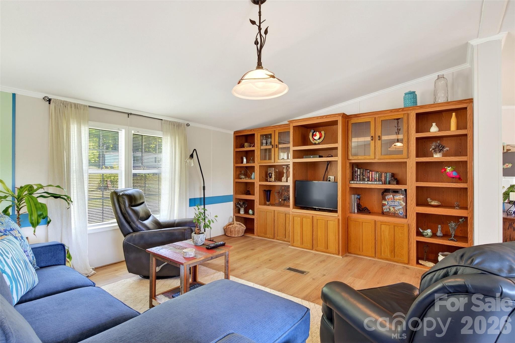 298 Wolf Crossing Property Photo 9