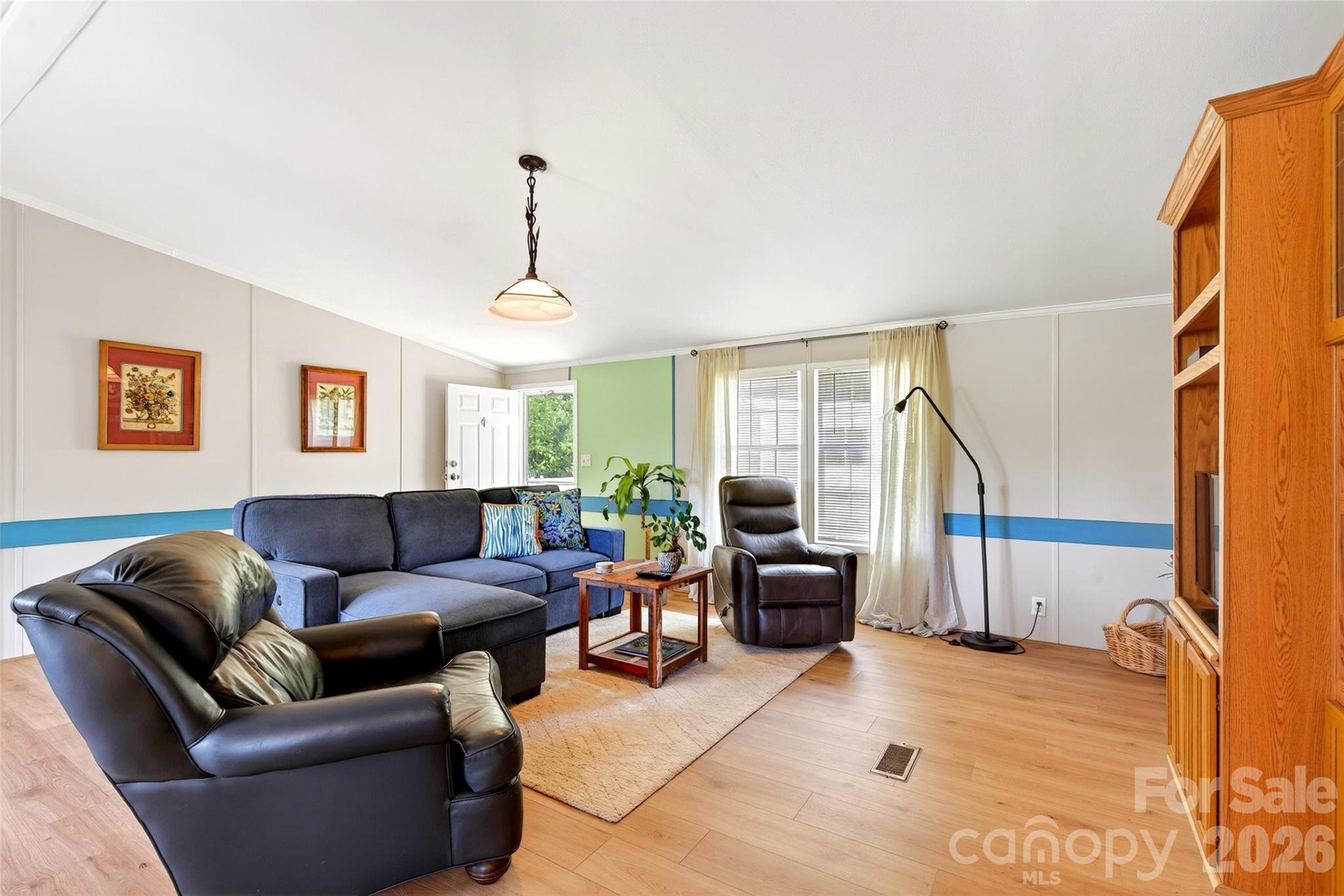 298 Wolf Crossing Property Photo 10