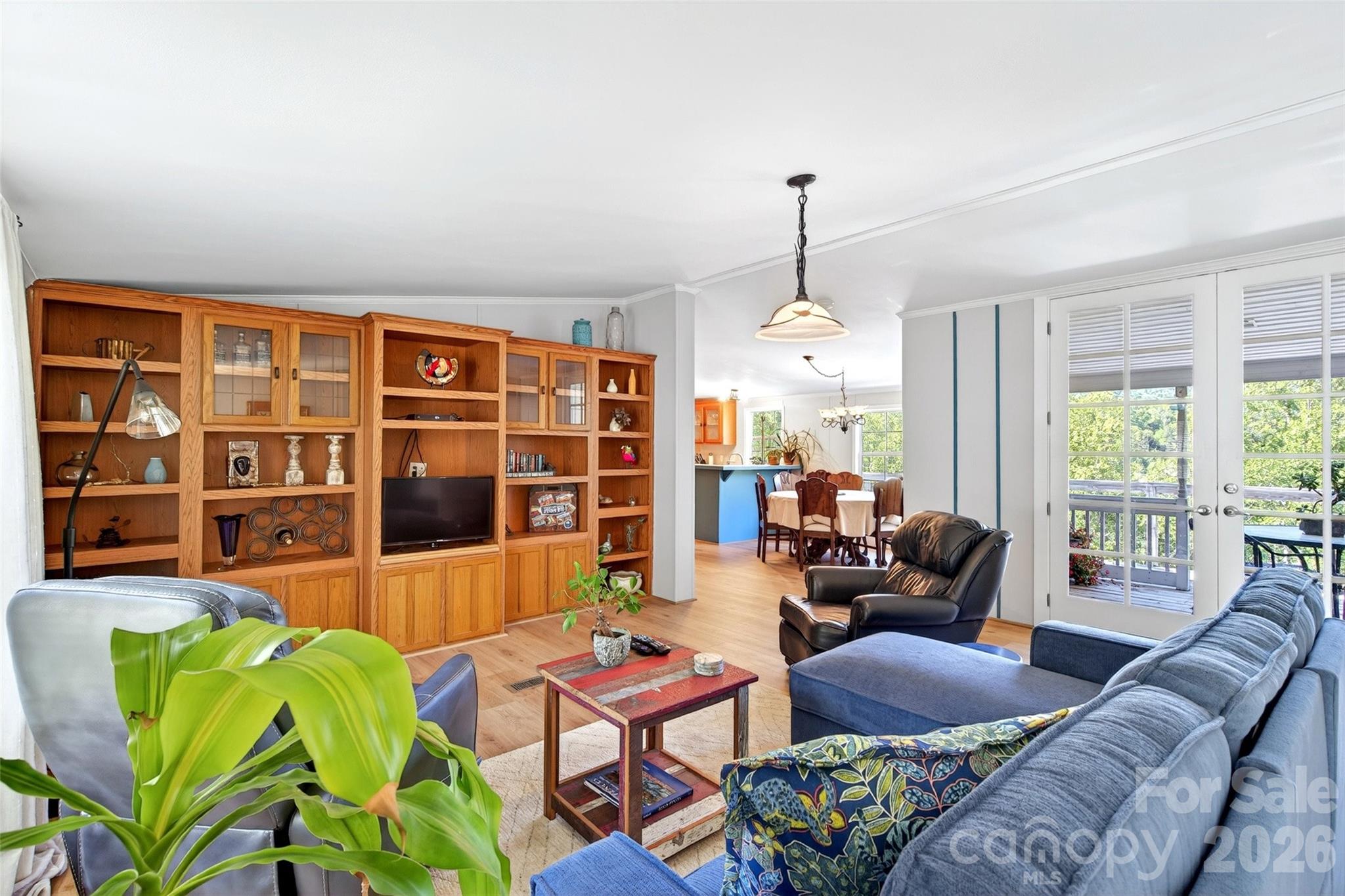 298 Wolf Crossing Property Photo 11
