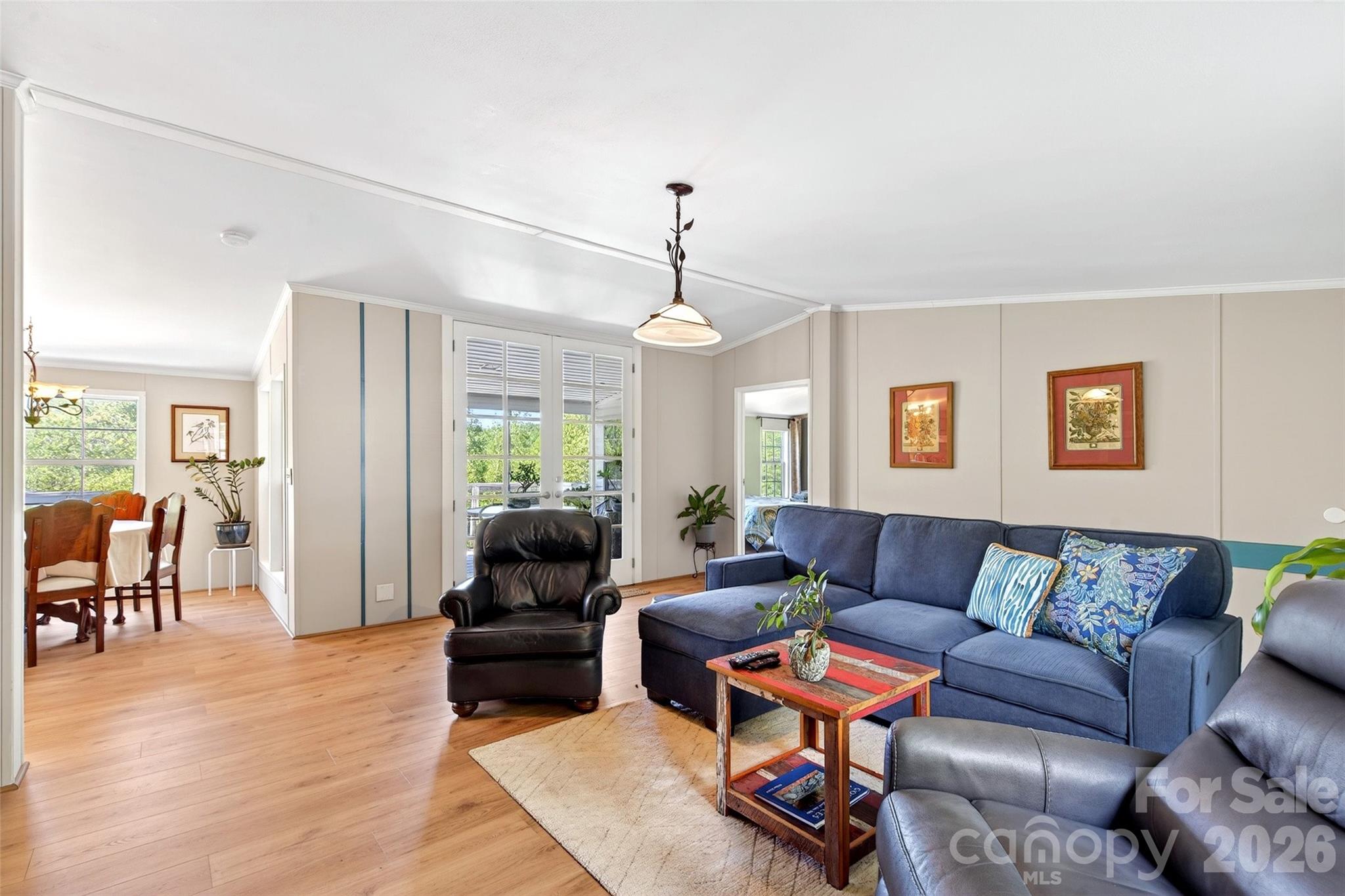 298 Wolf Crossing Property Photo 14