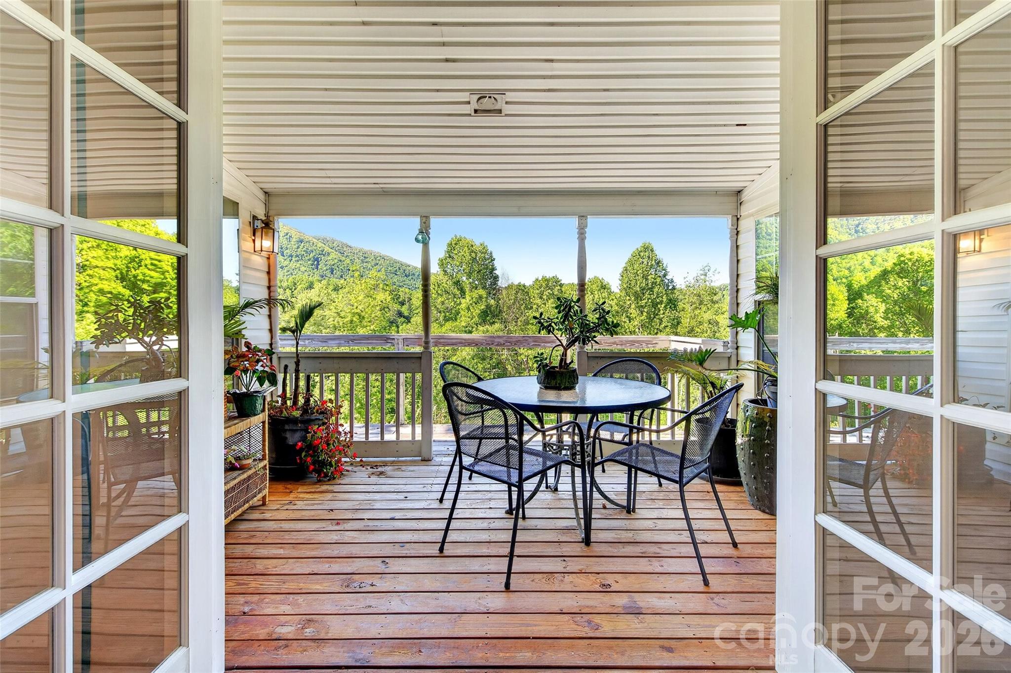 298 Wolf Crossing Property Photo 15