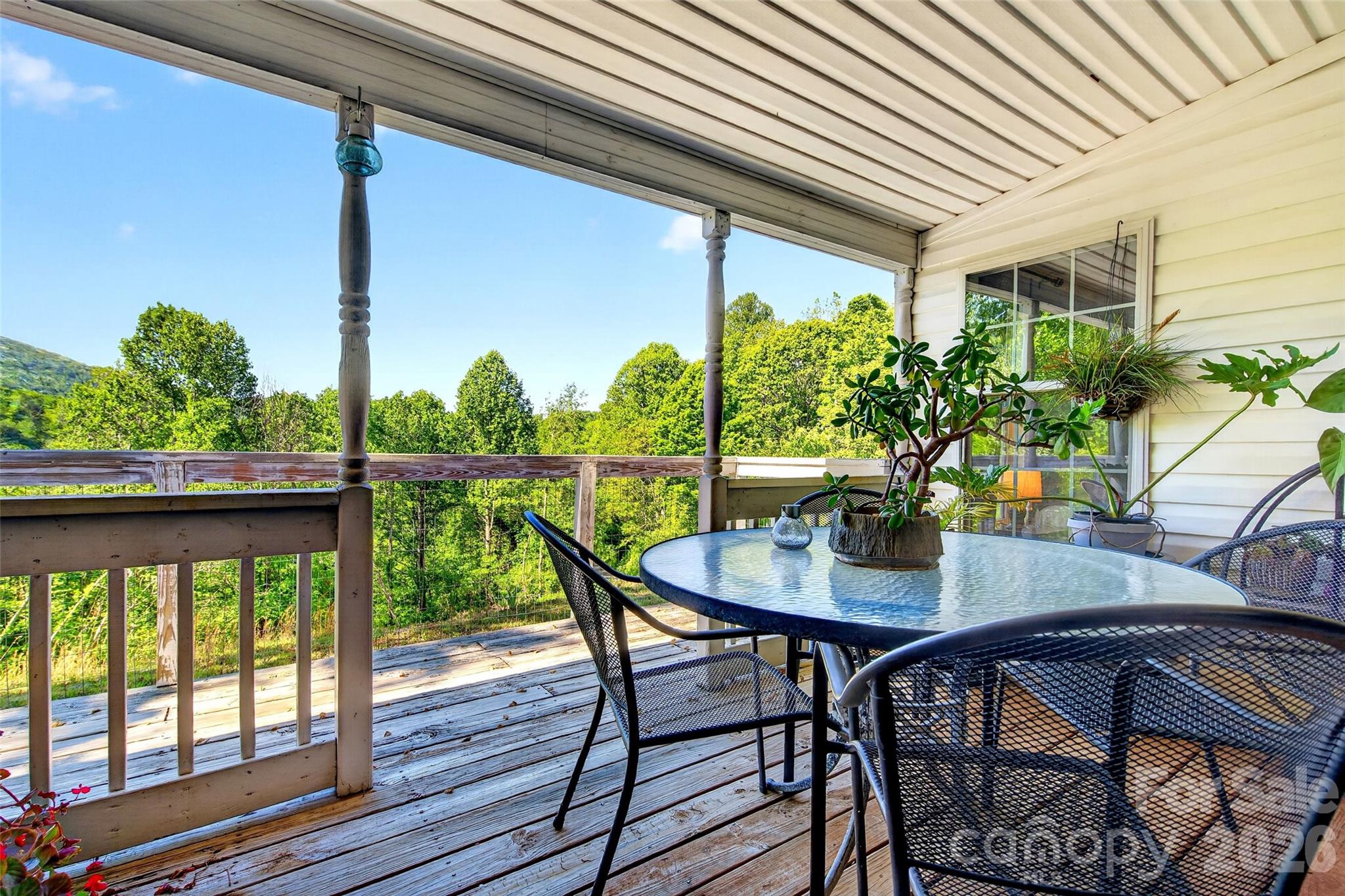 298 Wolf Crossing Property Photo 16