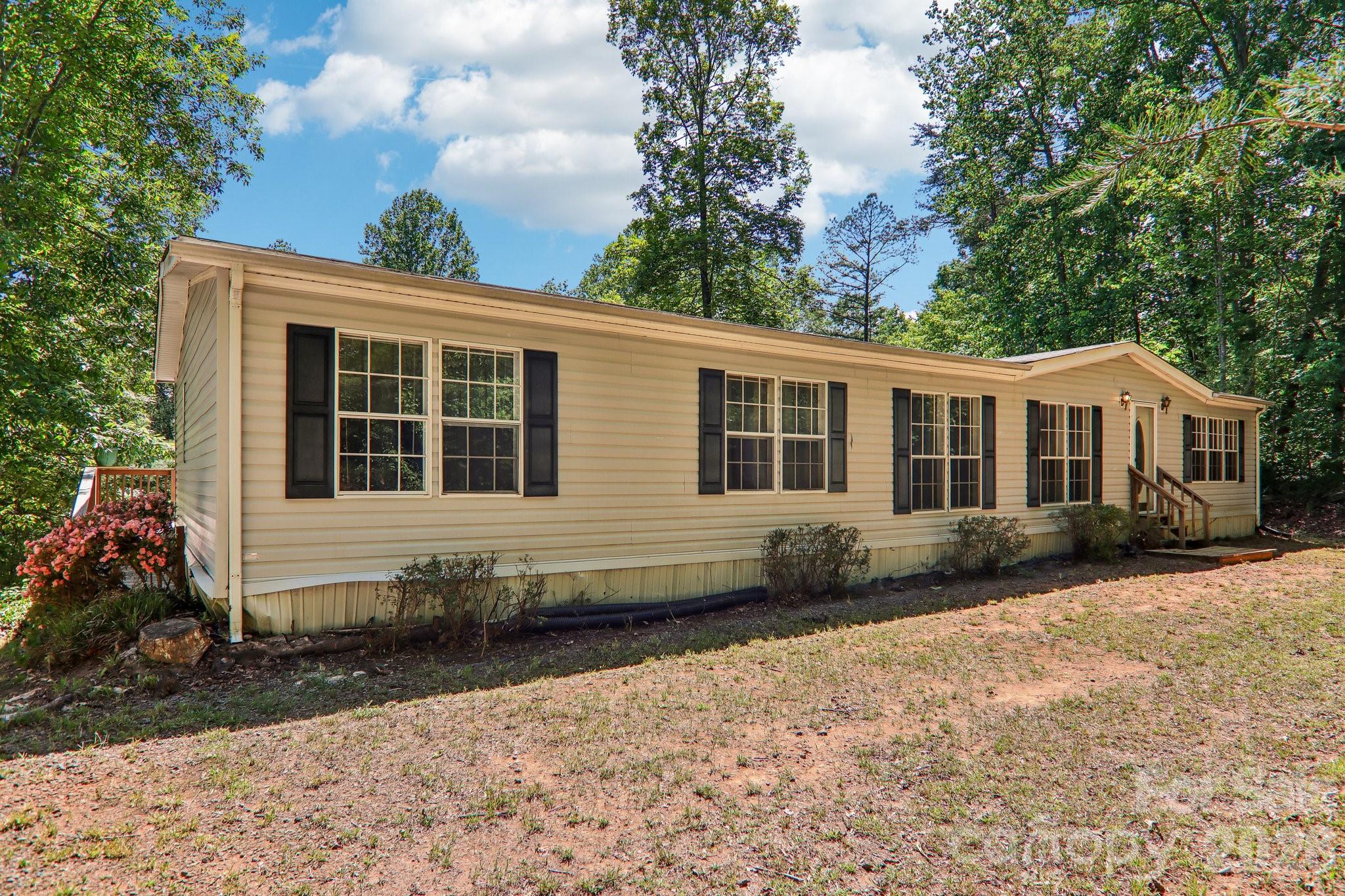125 Cove Creek Drive Property Photo 3