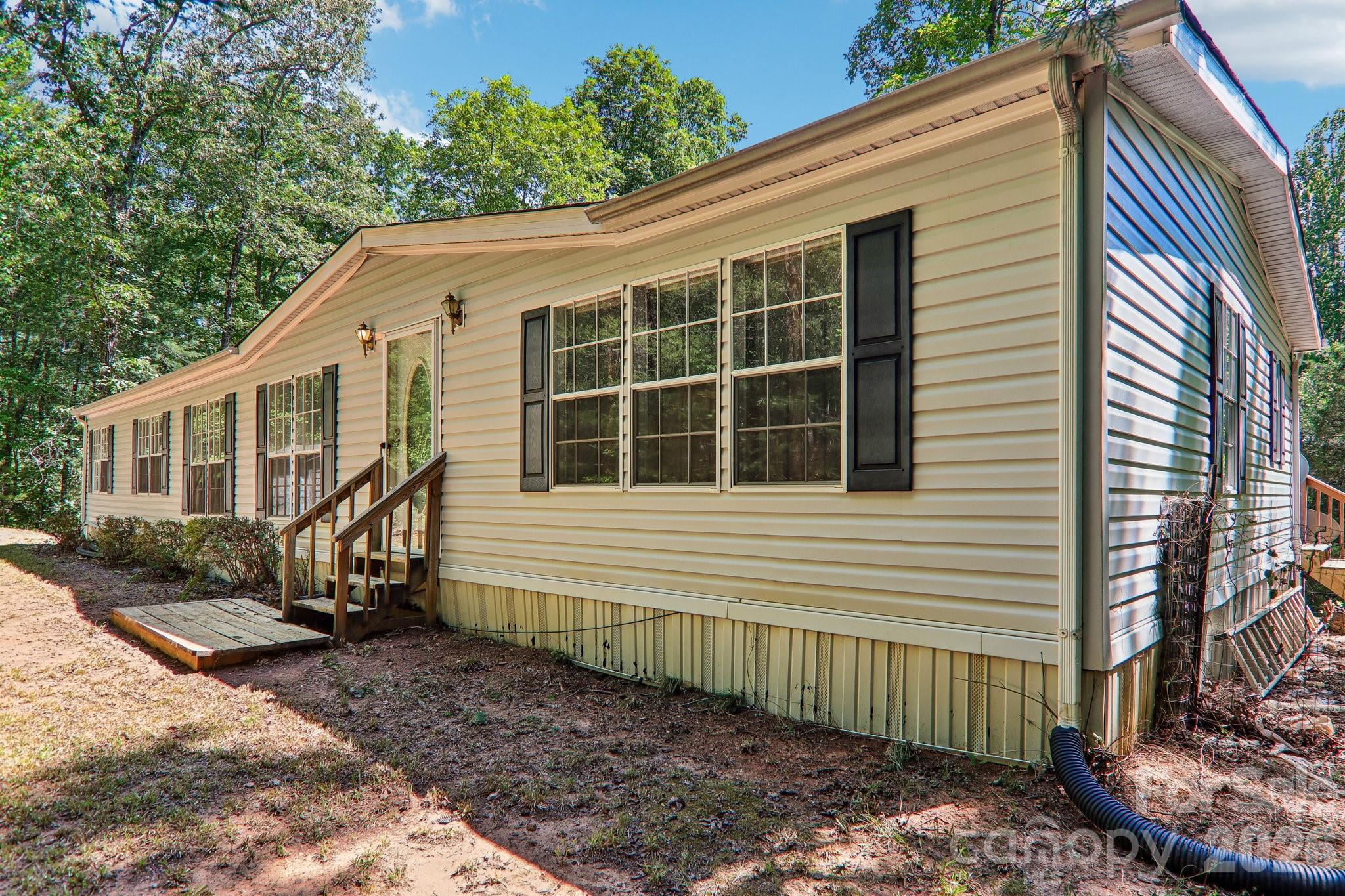125 Cove Creek Drive Property Photo 5