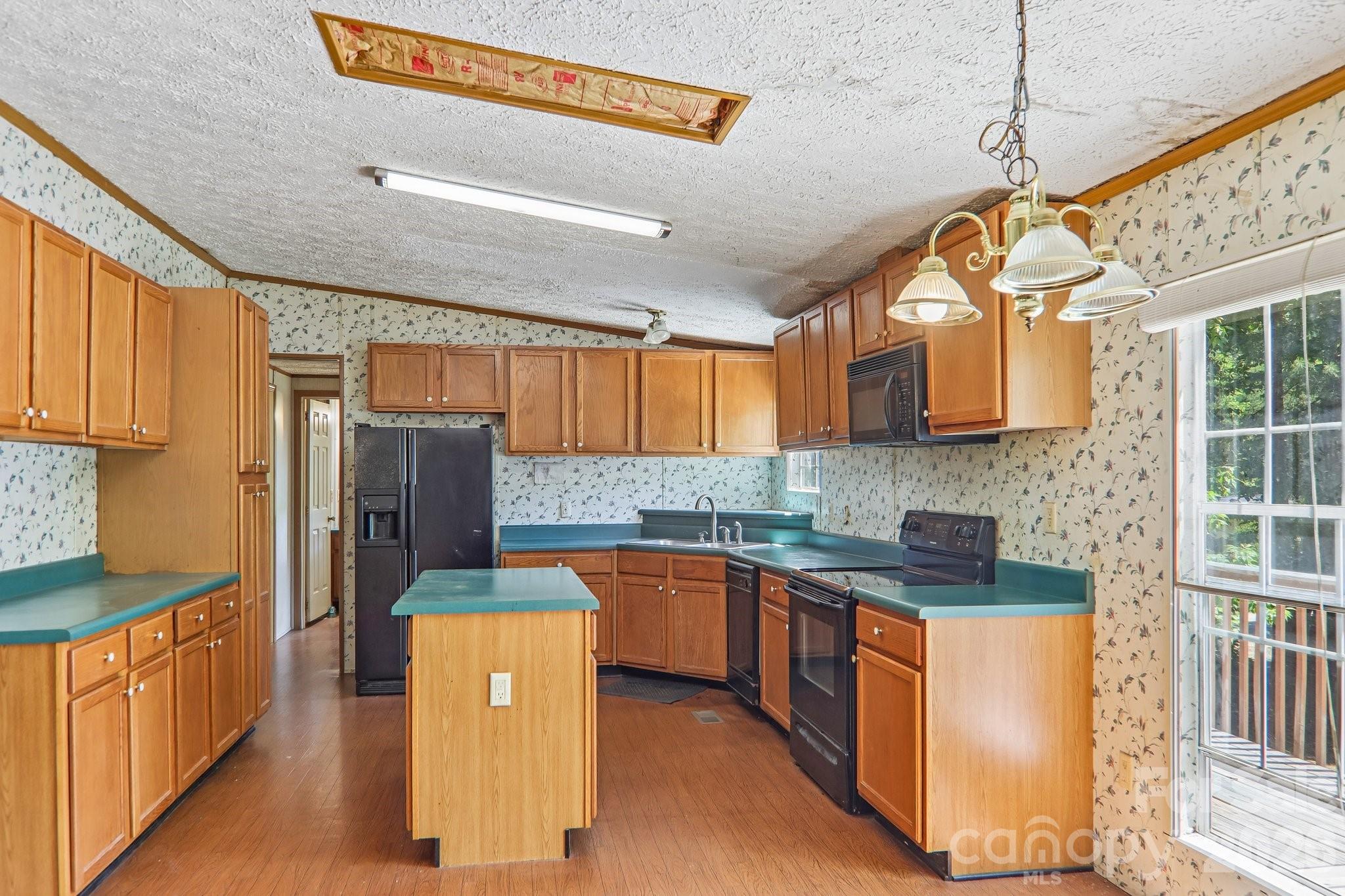 125 Cove Creek Drive Property Photo 18