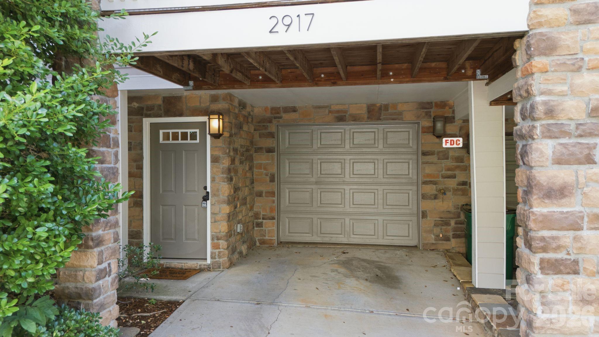 2917 Craftsman Lane Property Photo 4