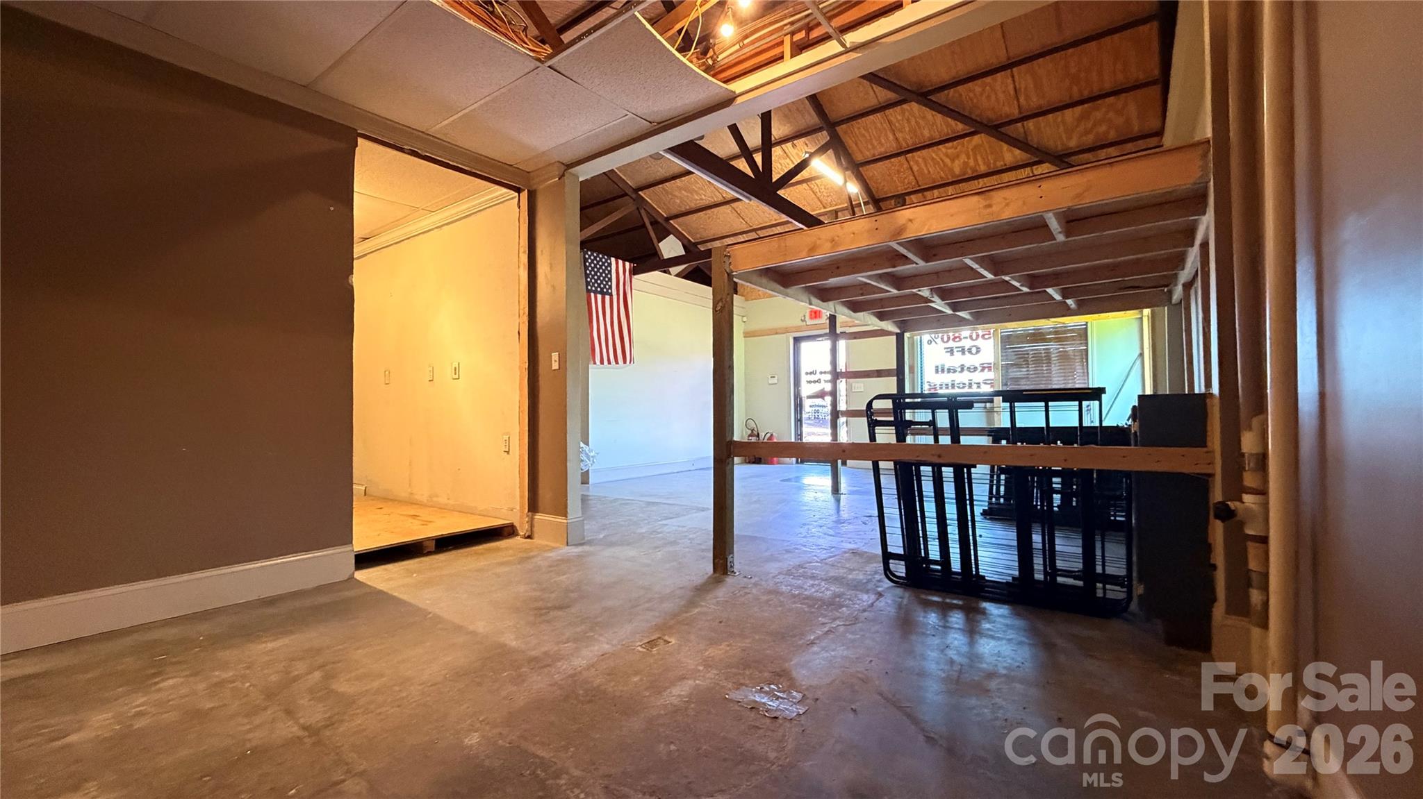 1707 N Post Road Property Photo 6